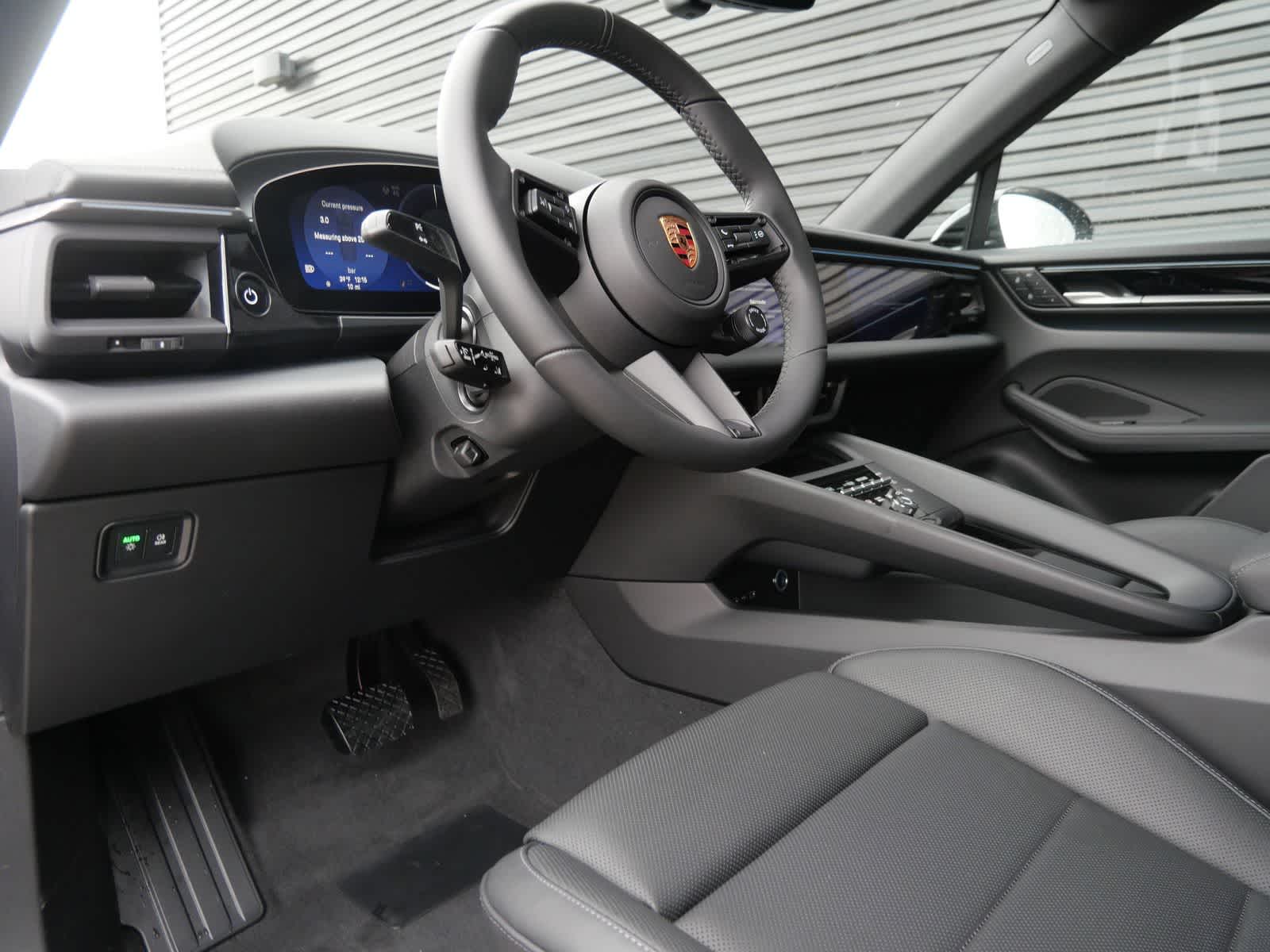 Thumbnail: 2026 Porsche Macan - 3