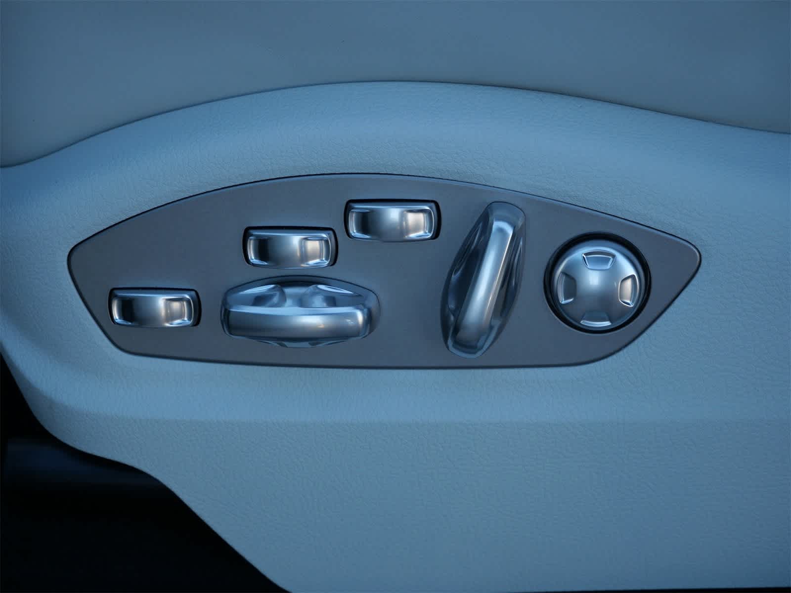 Thumbnail: 2026 Porsche Macan - 13