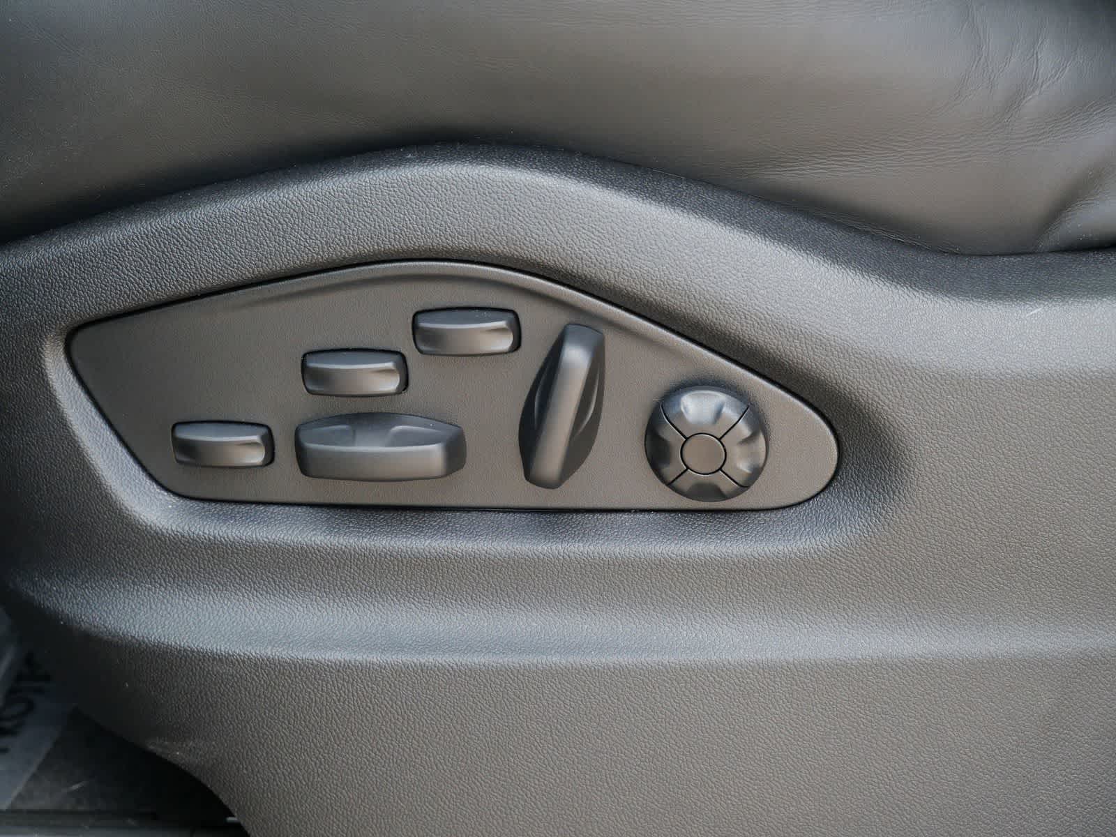 Thumbnail: 2026 Porsche Cayenne - 10