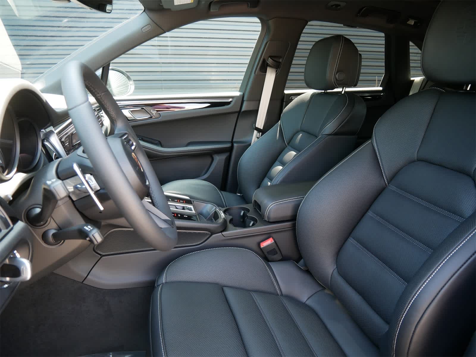 Thumbnail: 2025 Porsche Macan - 5