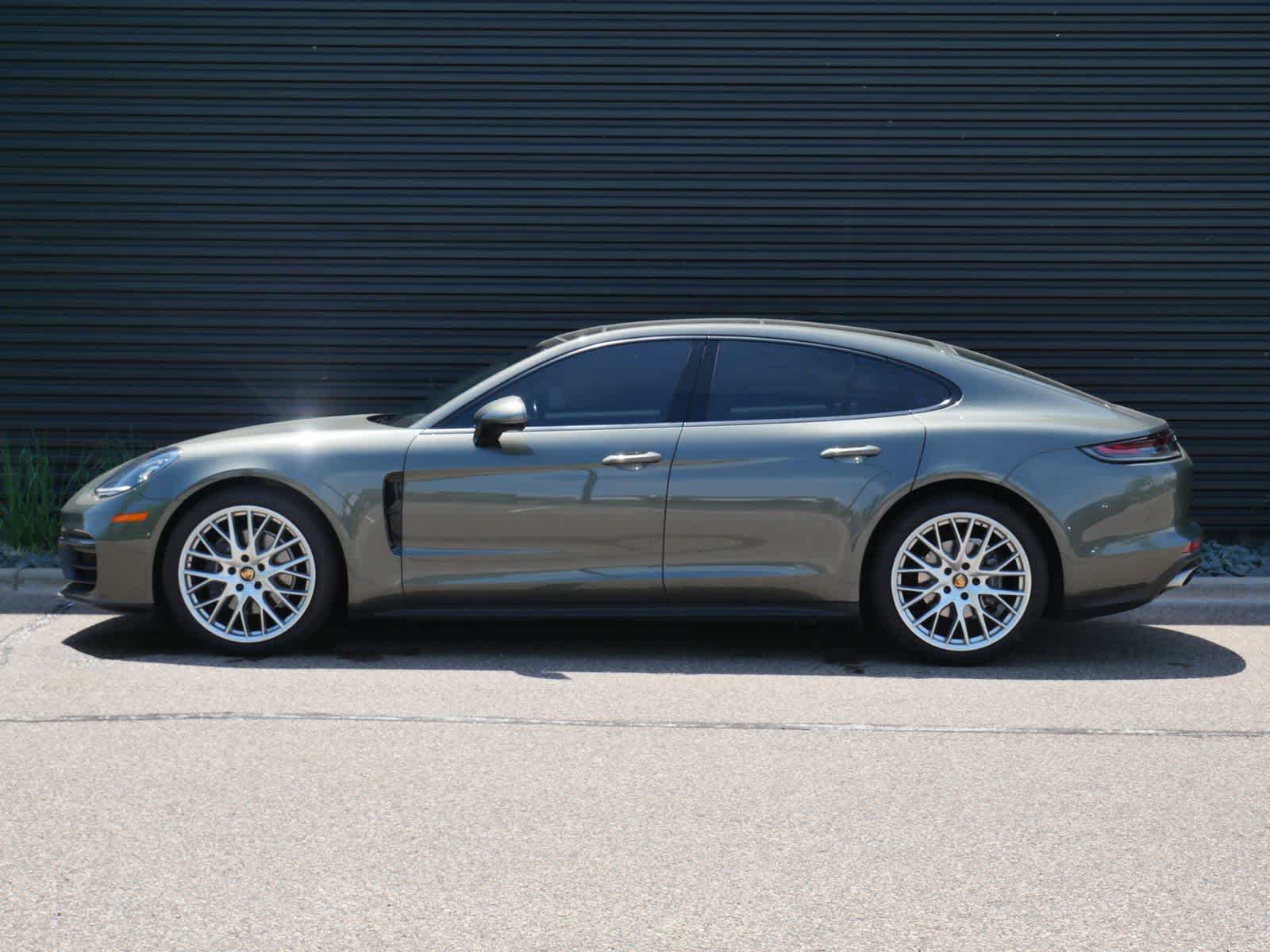 Thumbnail: 2022 Porsche Panamera - 2