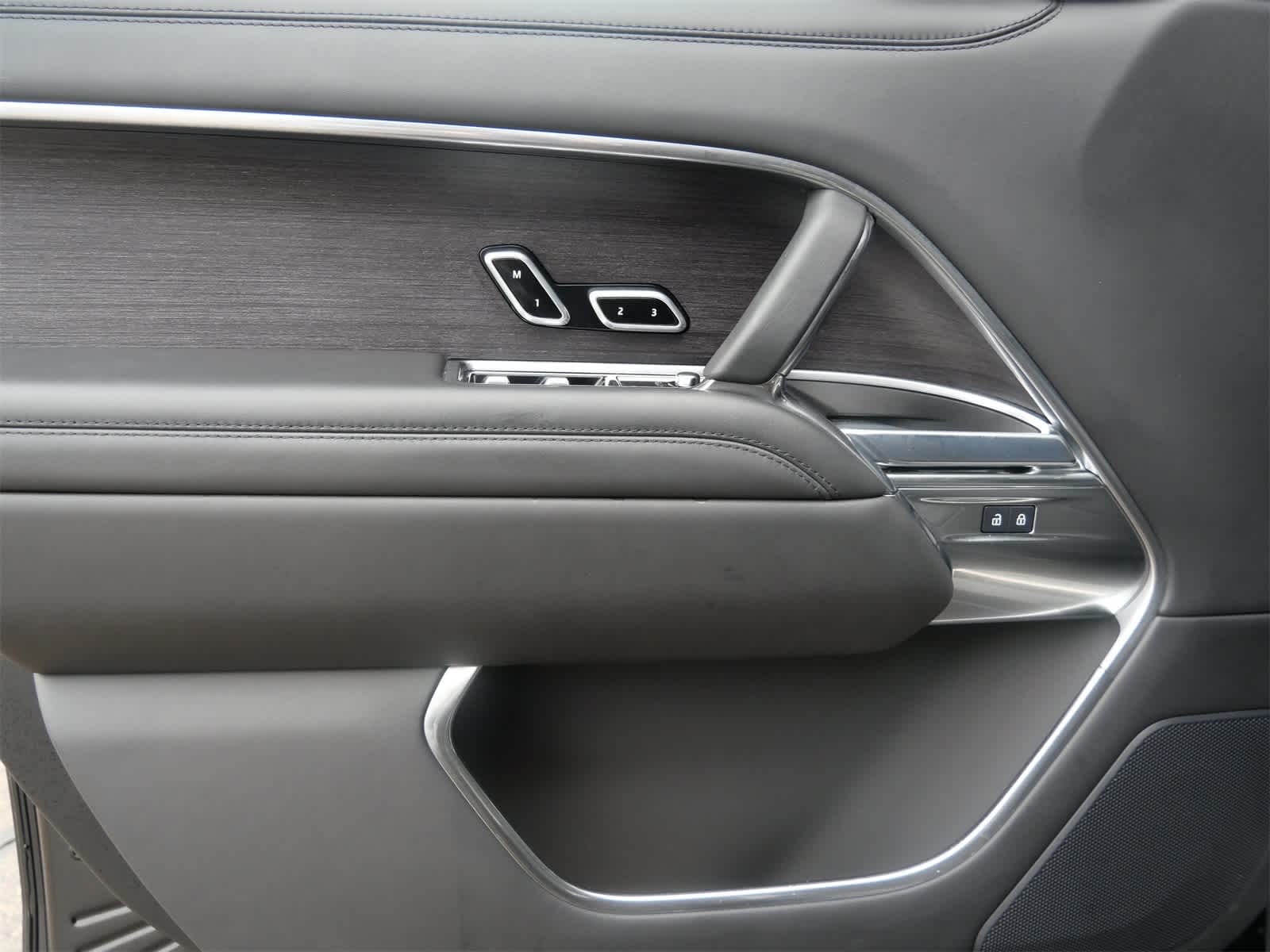 Thumbnail: 2025 Land Rover Range Rover - 8