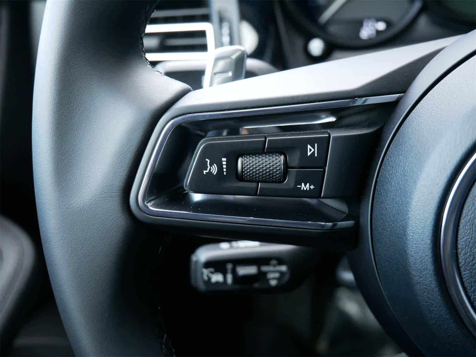 Thumbnail: 2026 Porsche Macan - 14