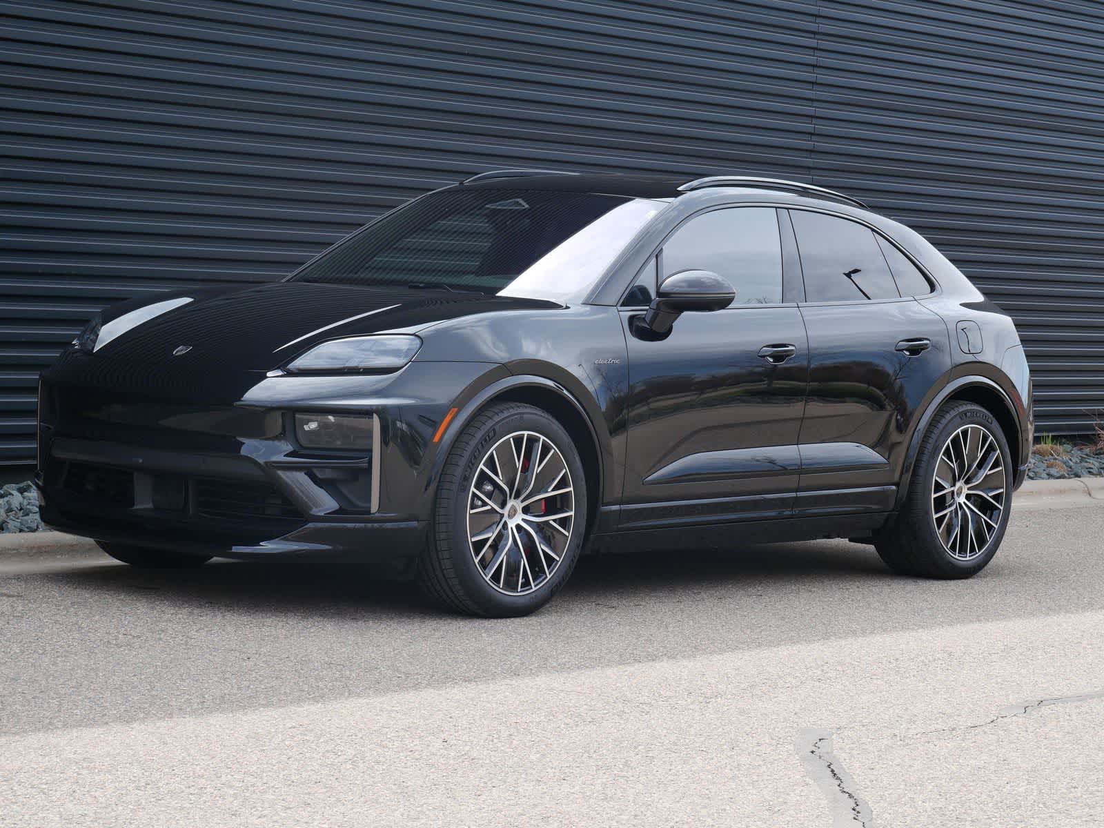 Thumbnail: 2025 Porsche Macan - 1