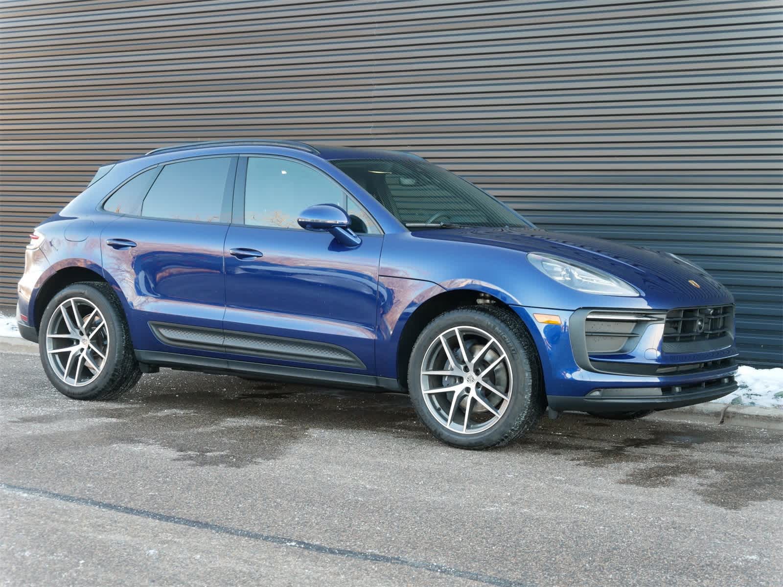Thumbnail: 2022 Porsche Macan - 25
