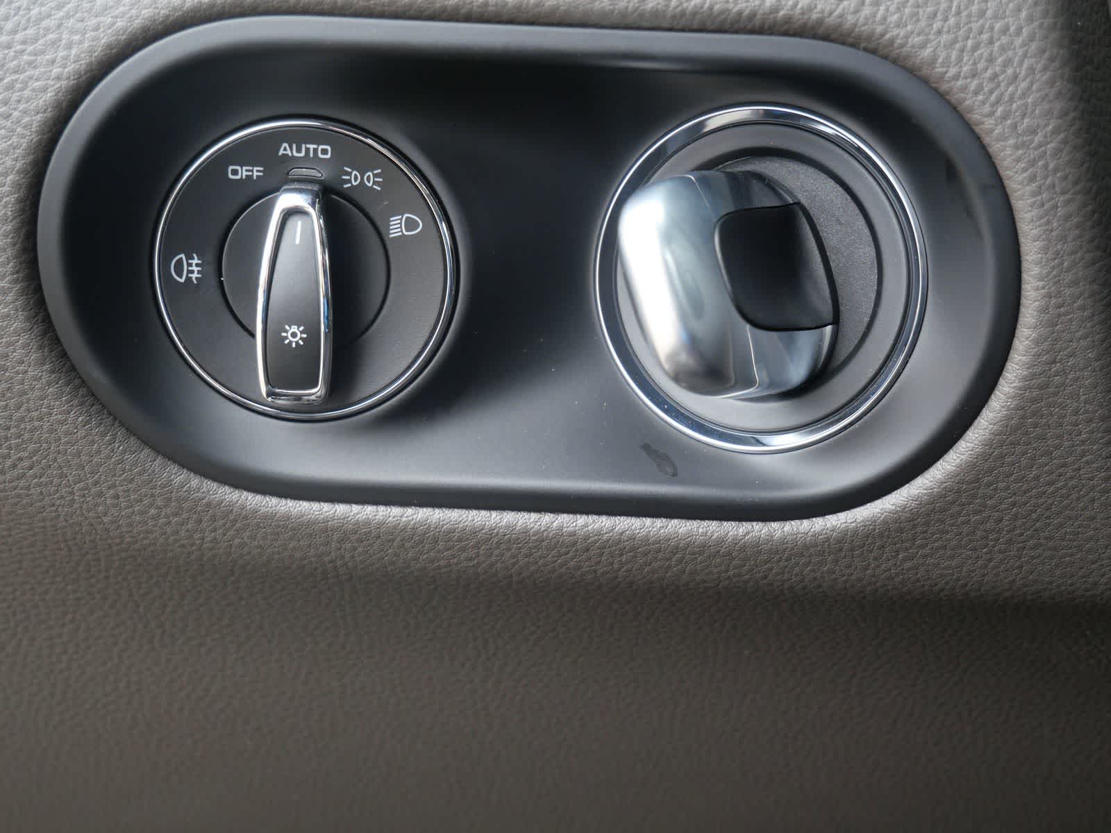 Thumbnail: 2025 Porsche Macan - 13