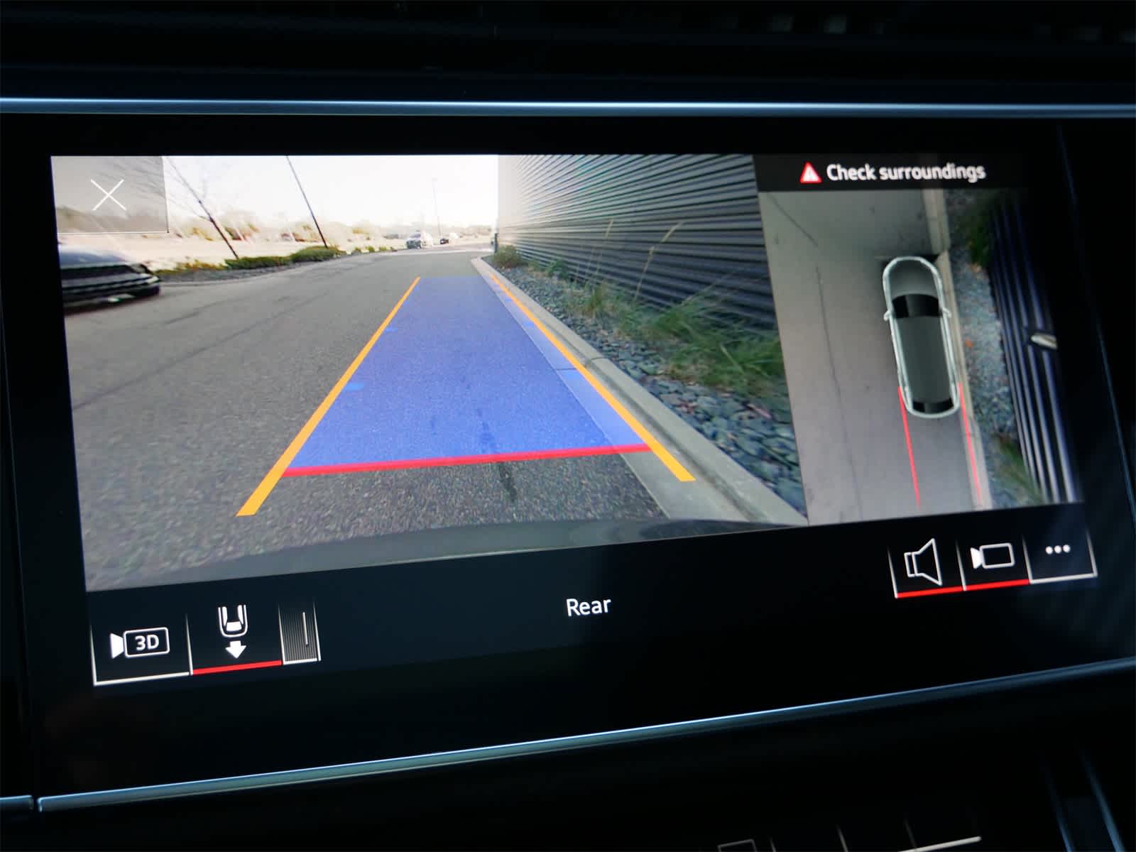 Thumbnail: 2021 Audi Q8 - 20