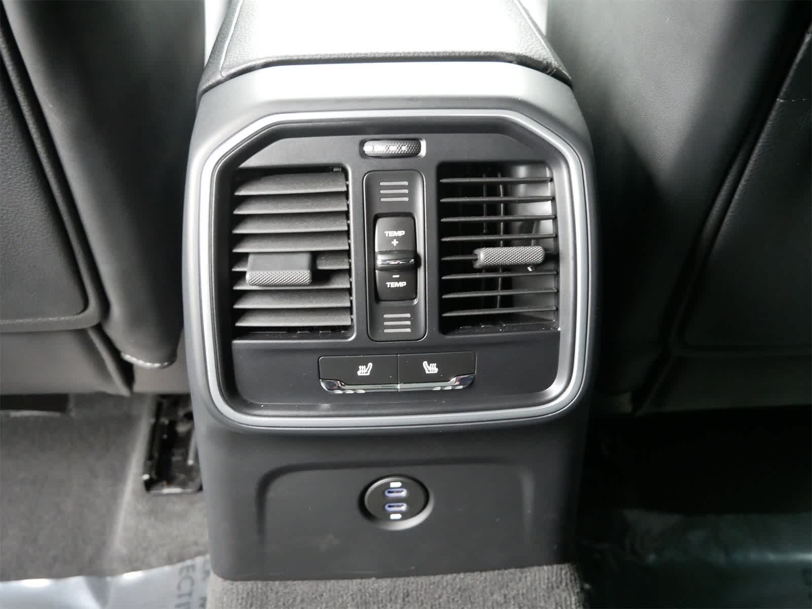 Thumbnail: 2025 Porsche Macan - 12