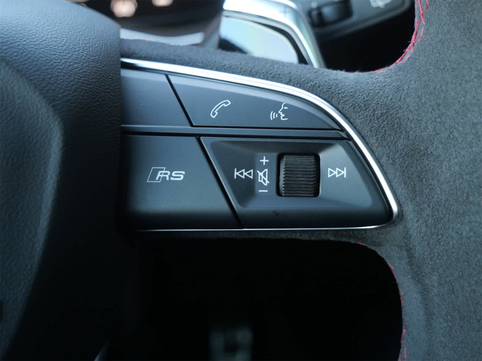 Thumbnail: 2025 Audi RS Q8 - 19