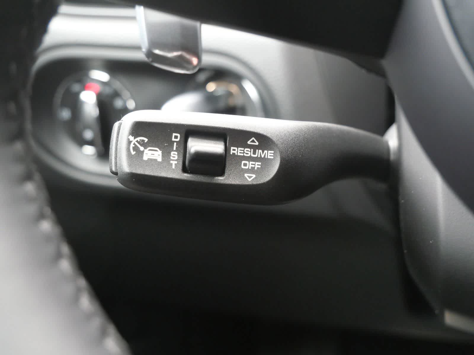 Thumbnail: 2026 Porsche Macan - 18