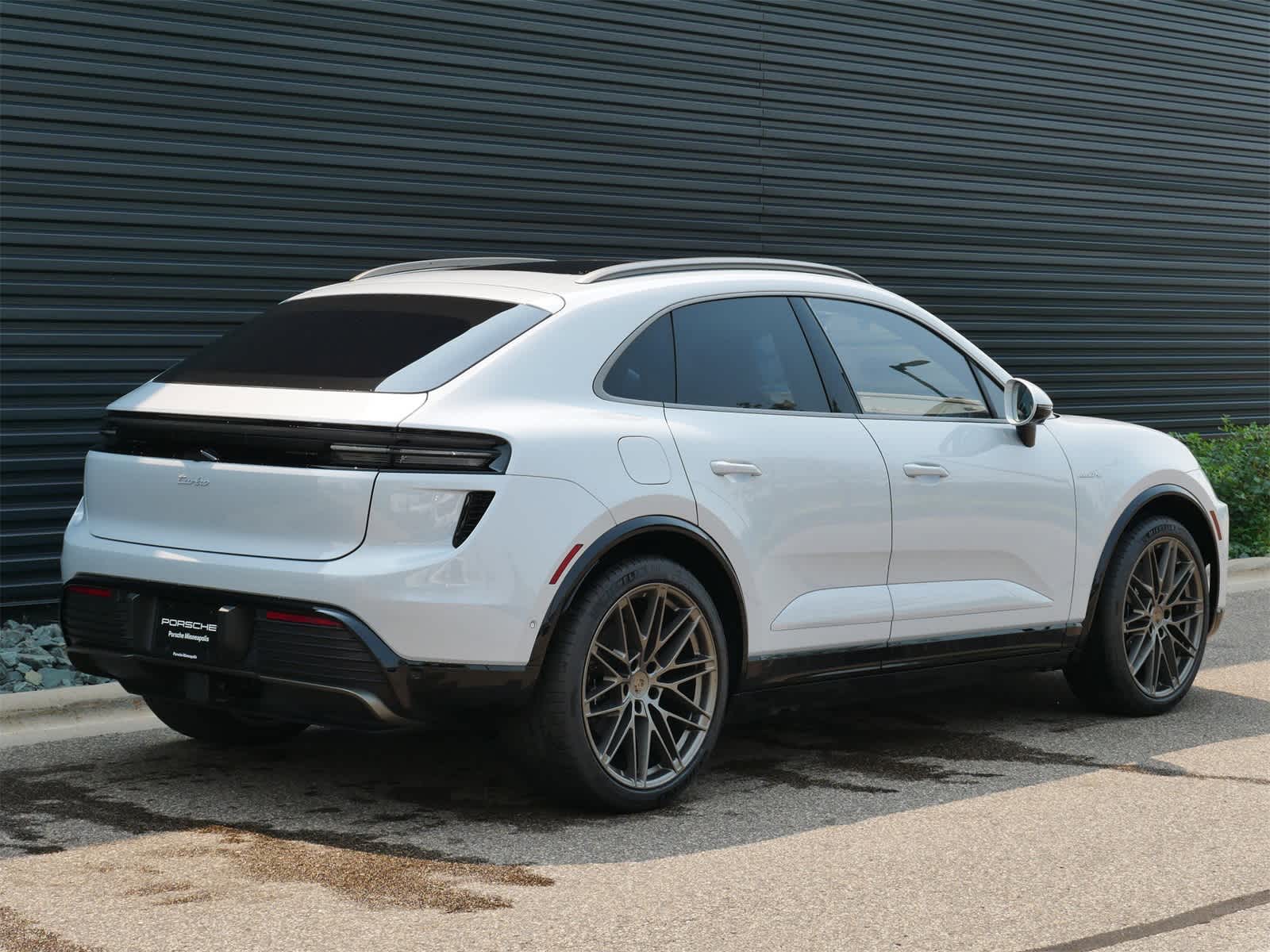 Thumbnail: 2025 Porsche Macan - 23