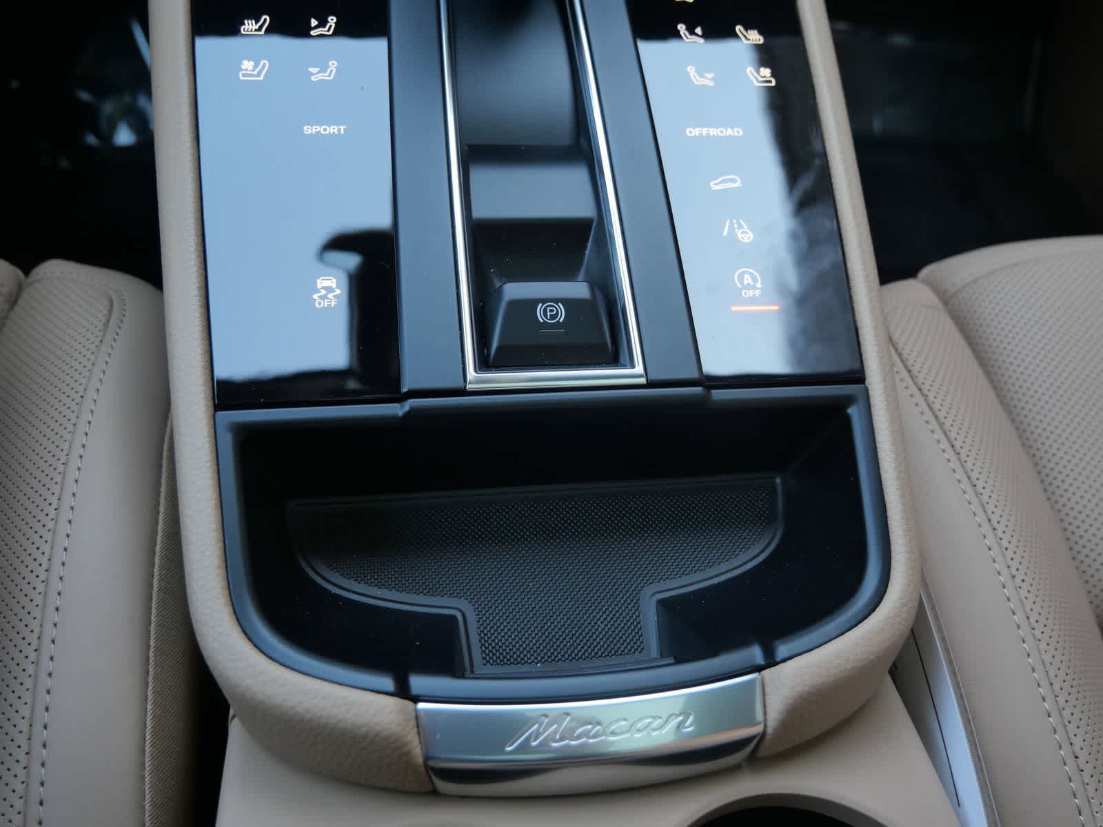 Thumbnail: 2025 Porsche Macan - 15