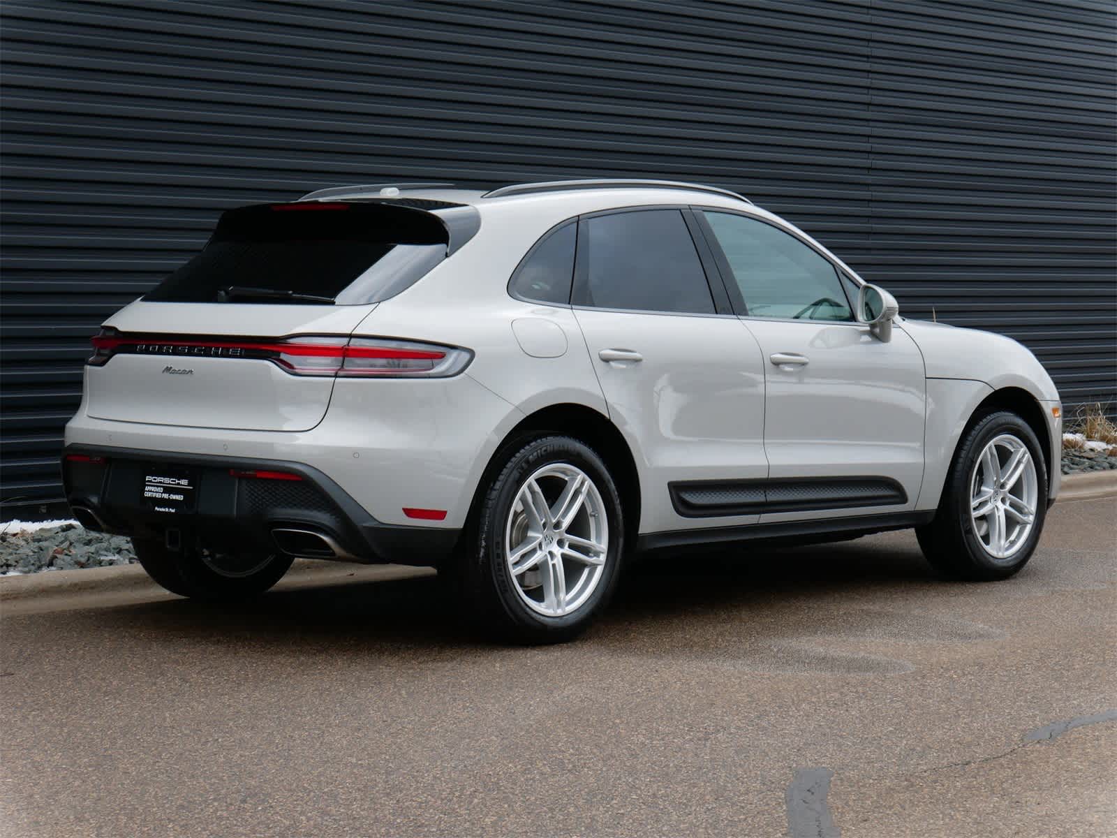 Thumbnail: 2025 Porsche Macan - 21