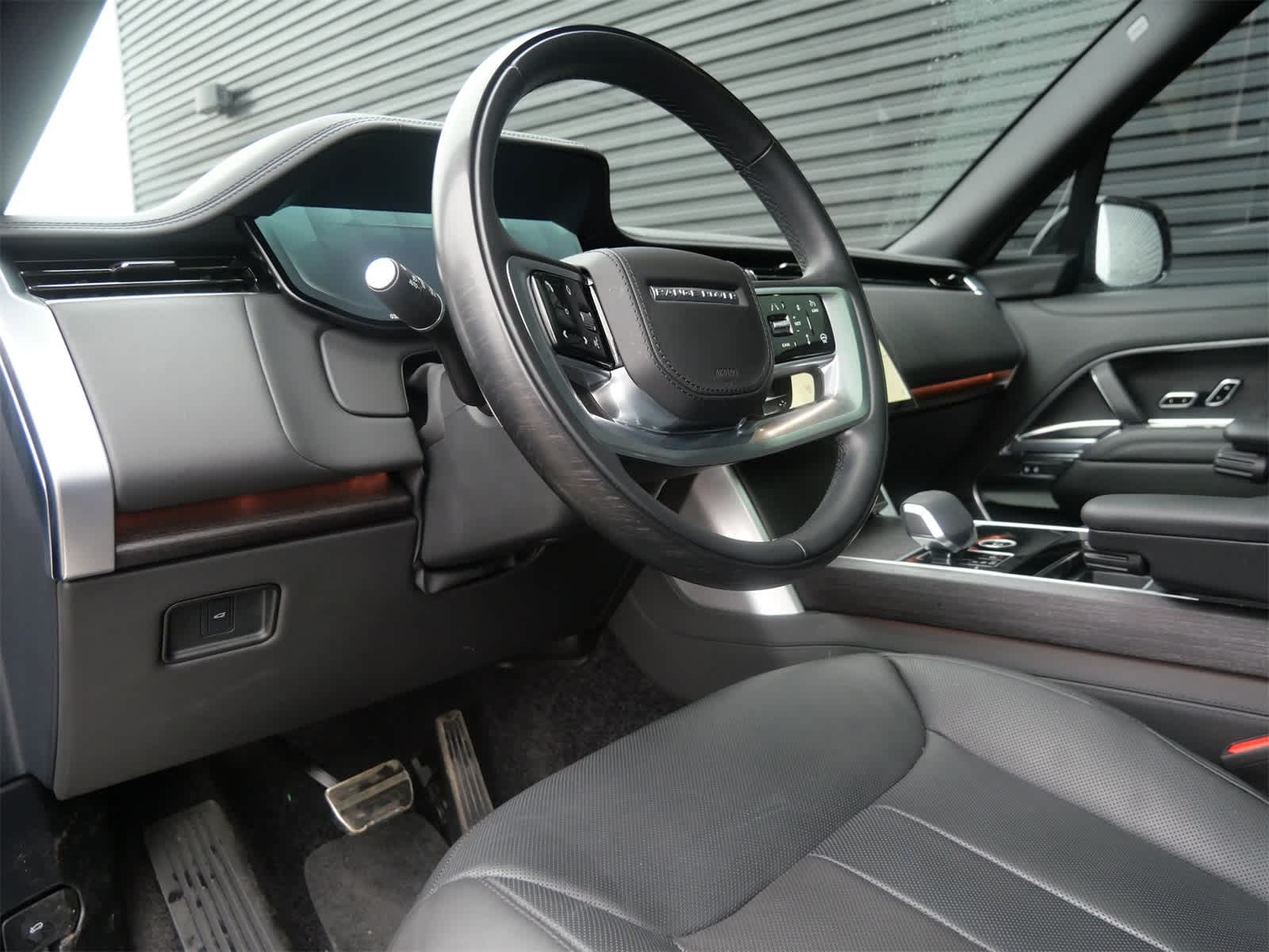 Thumbnail: 2025 Land Rover Range Rover - 4