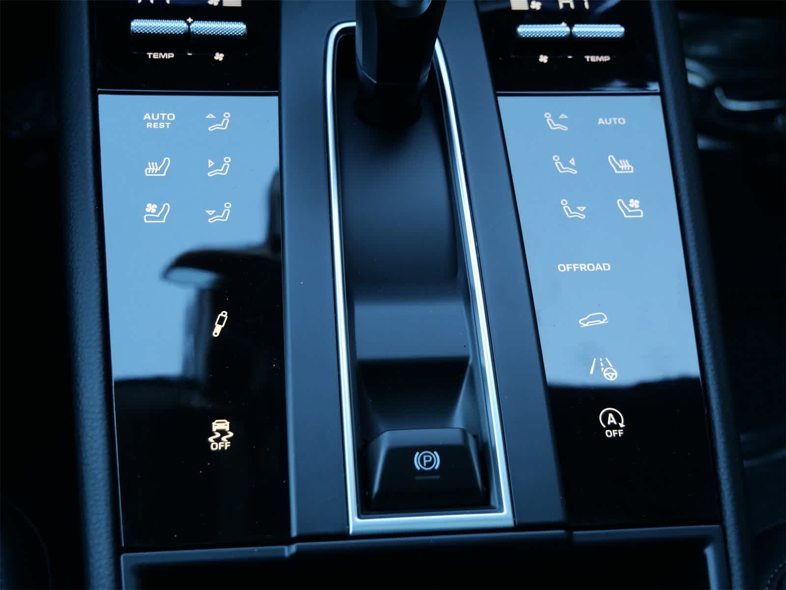 Thumbnail: 2026 Porsche Macan - 21