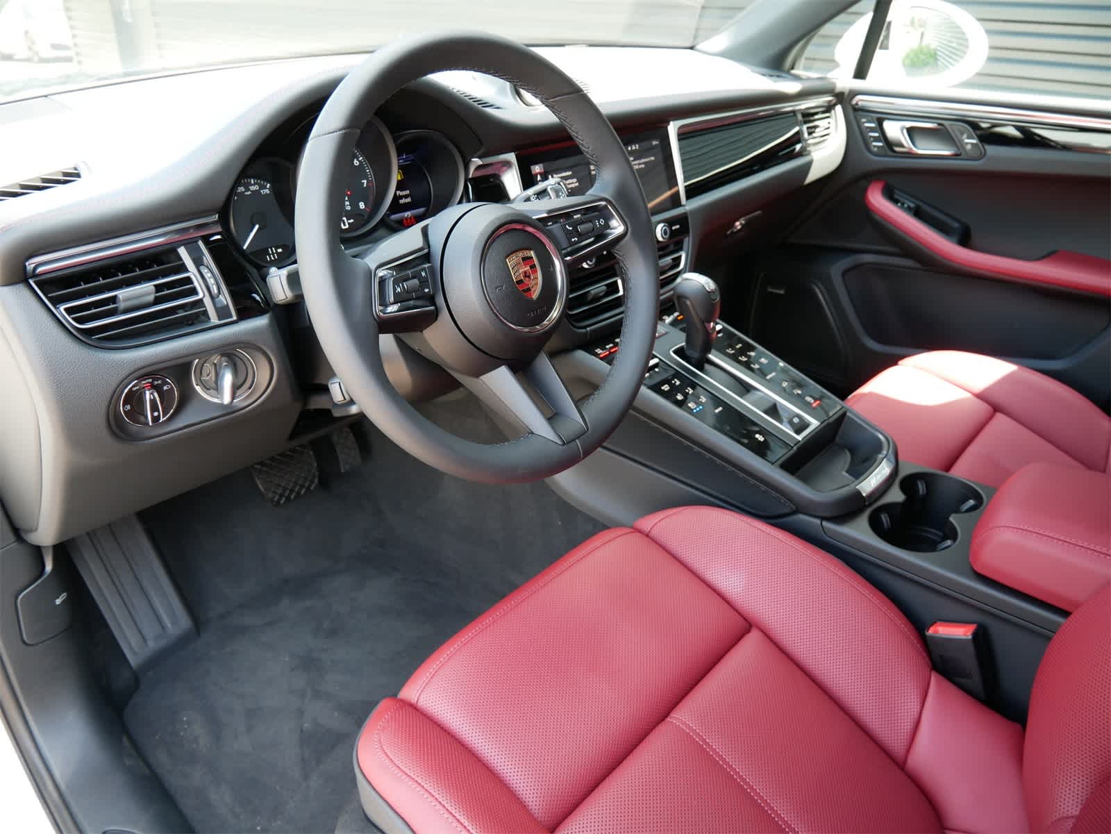 Thumbnail: 2025 Porsche Macan - 4