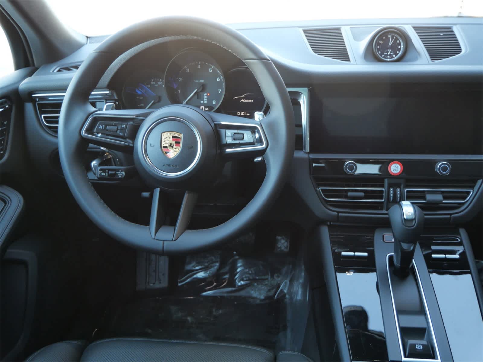 Thumbnail: 2026 Porsche Macan - 15