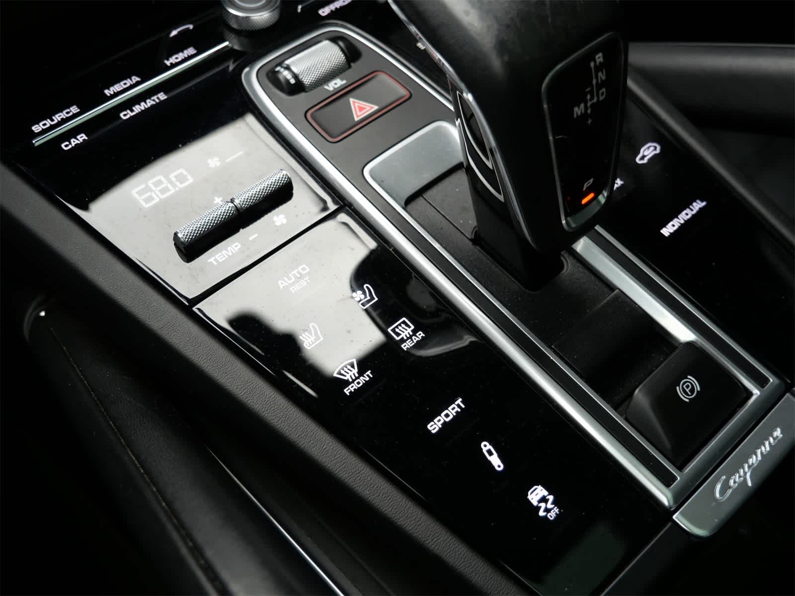 Thumbnail: 2022 Porsche Cayenne - 17