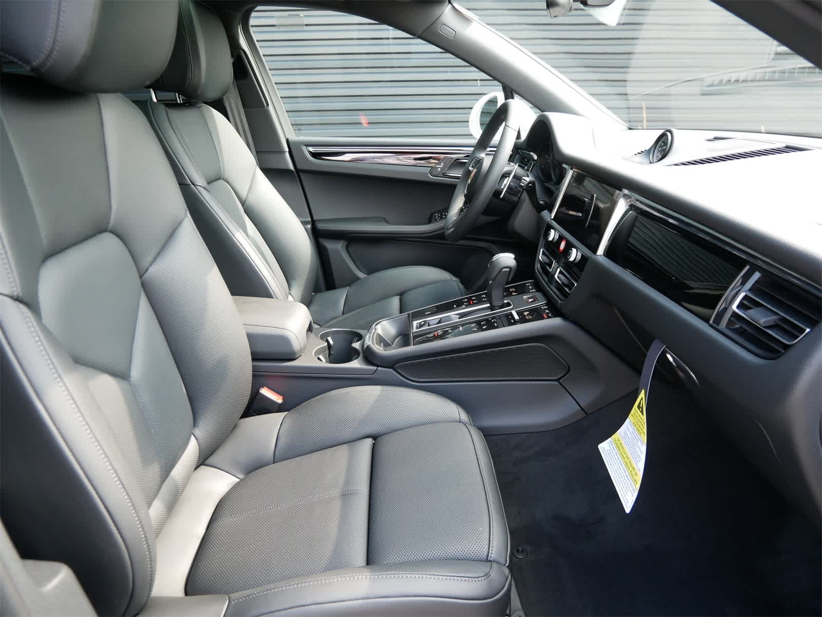 Thumbnail: 2026 Porsche Macan - 26