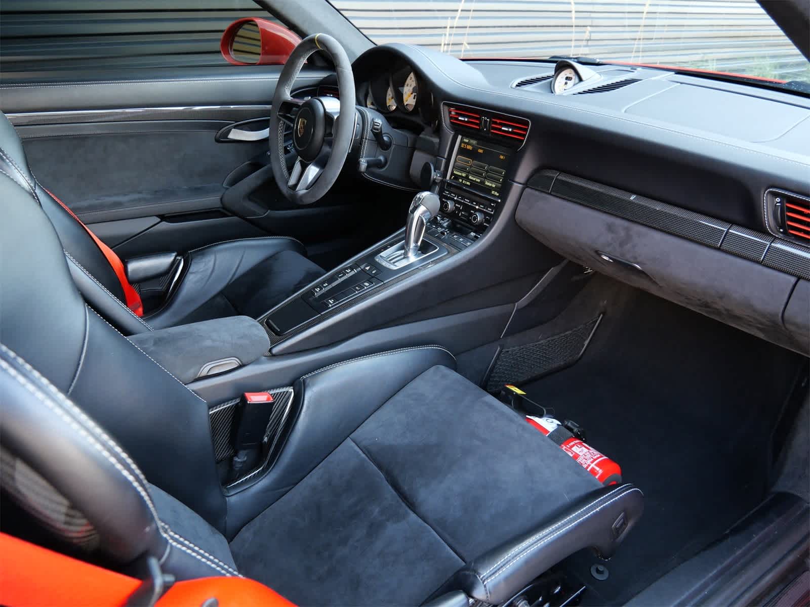 Thumbnail: 2016 Porsche 911 - 28