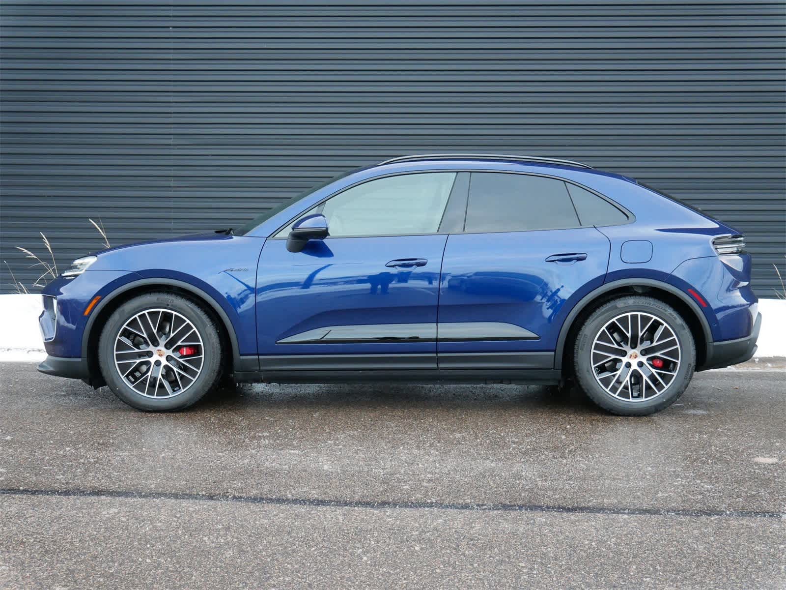 Thumbnail: 2025 Porsche Macan - 2