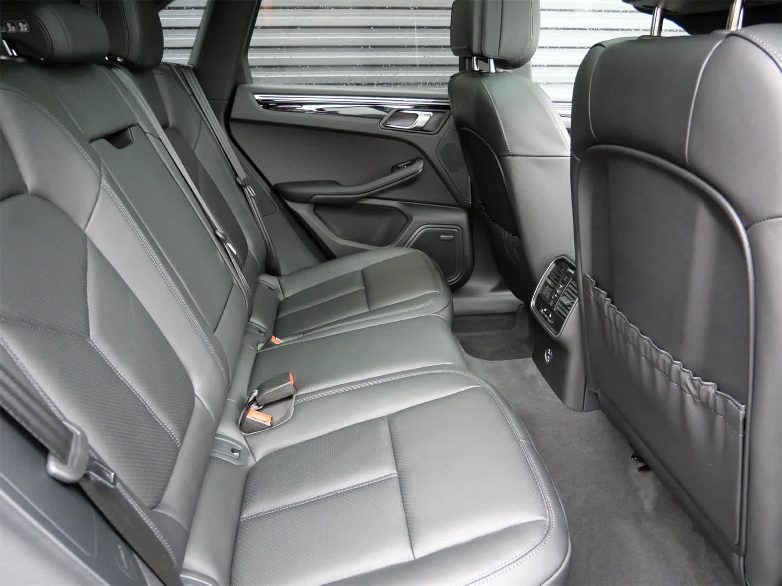 Thumbnail: 2026 Porsche Macan - 28