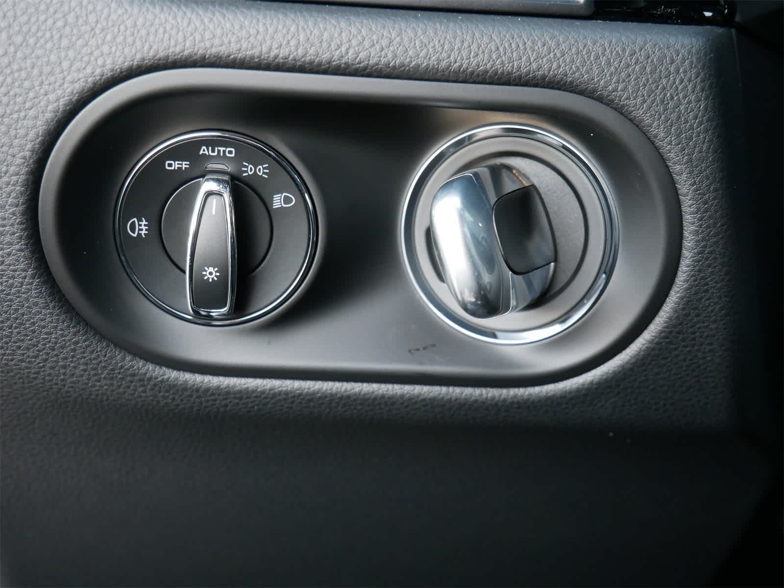 Thumbnail: 2025 Porsche Macan - 15