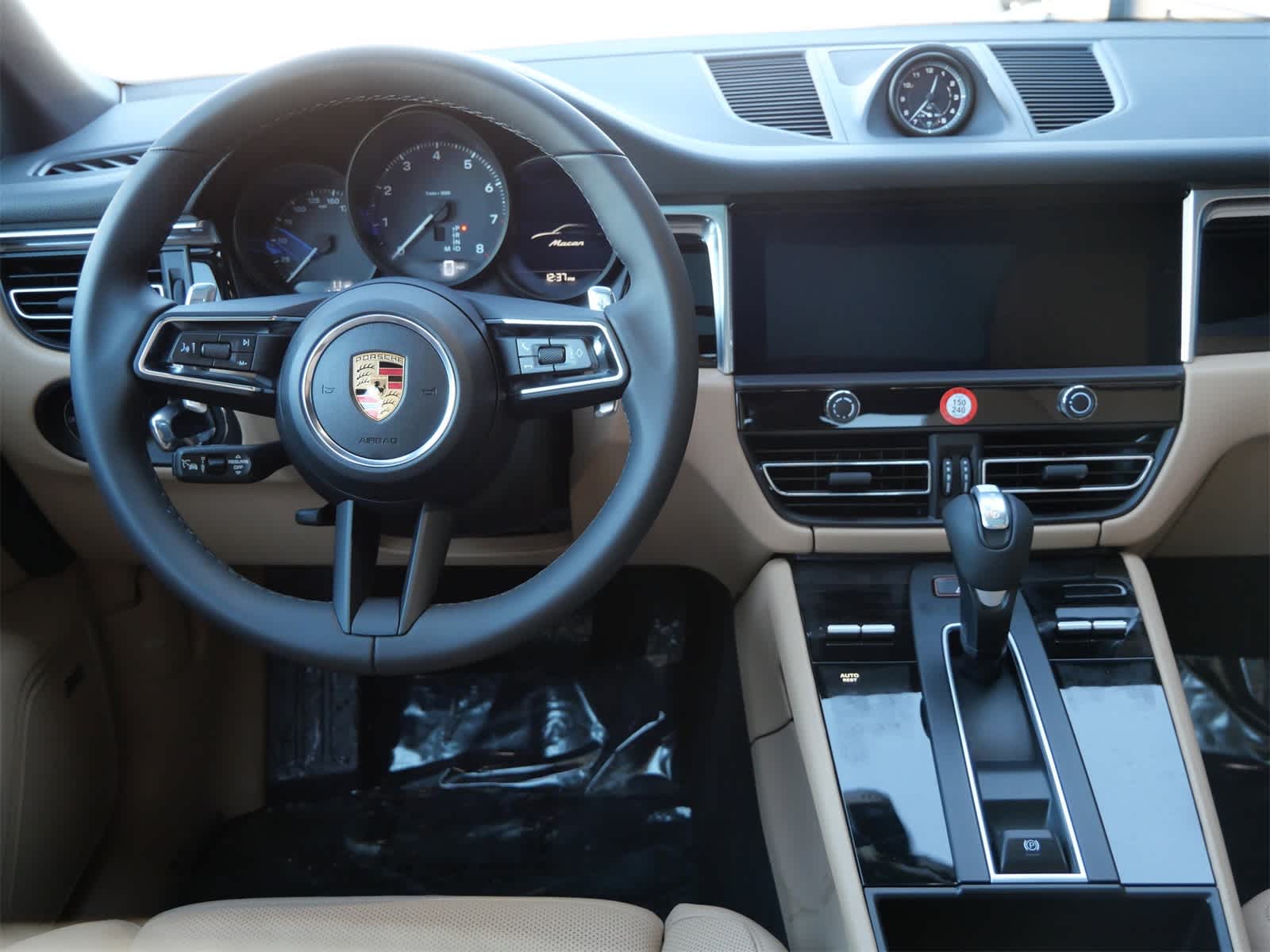 Thumbnail: 2026 Porsche Macan - 15