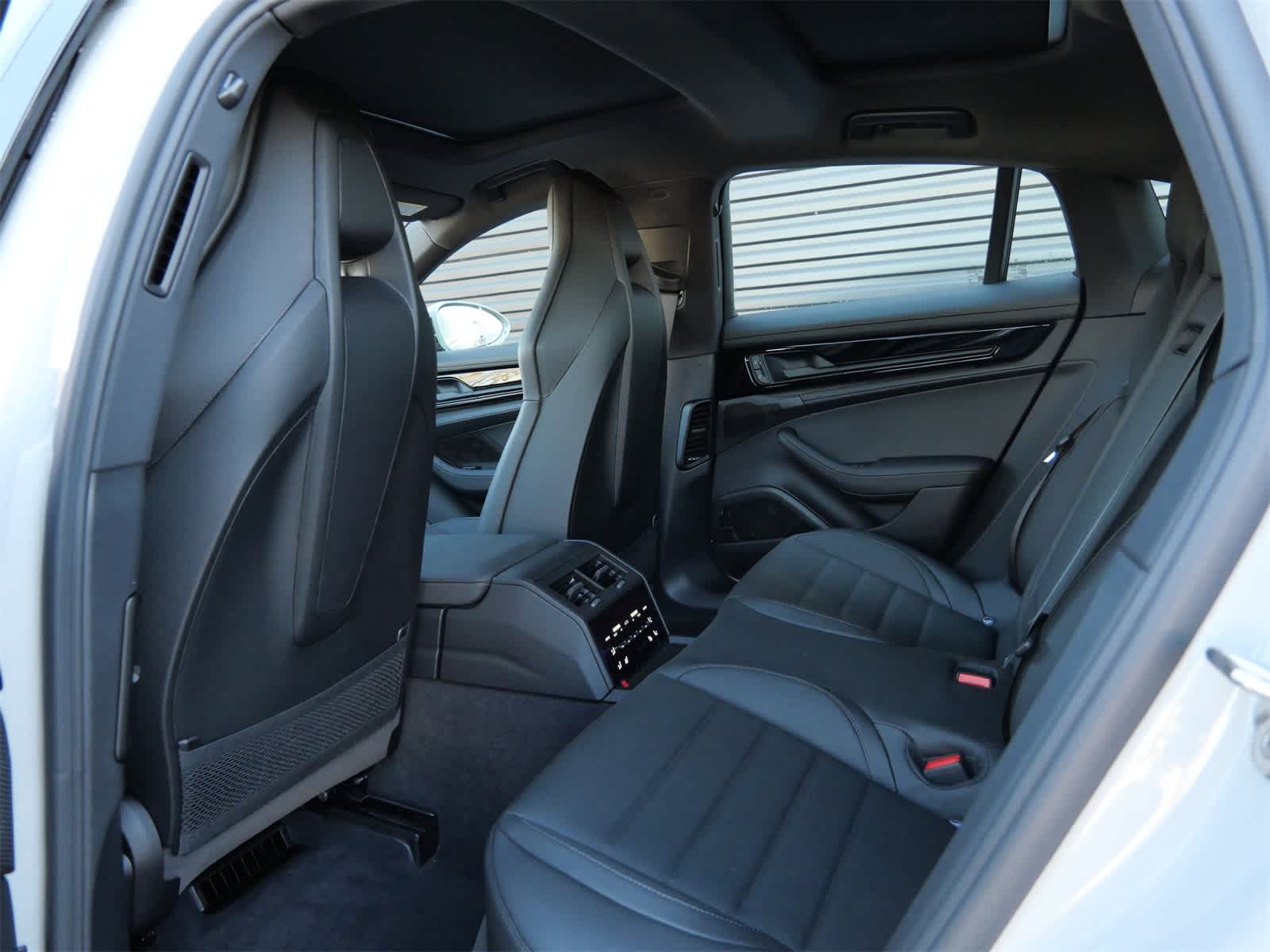 Thumbnail: 2026 Porsche Panamera - 11