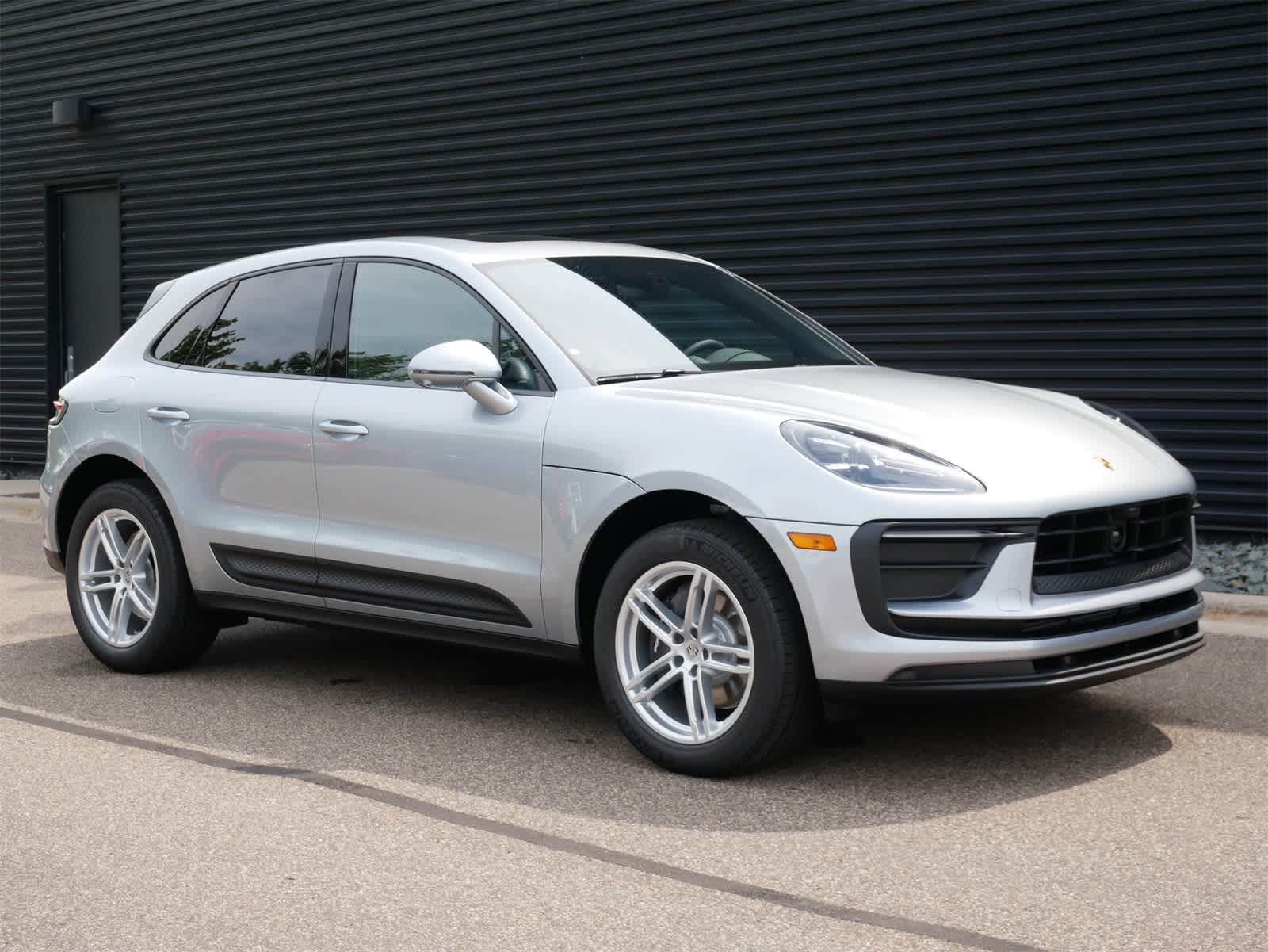 Thumbnail: 2025 Porsche Macan - 28