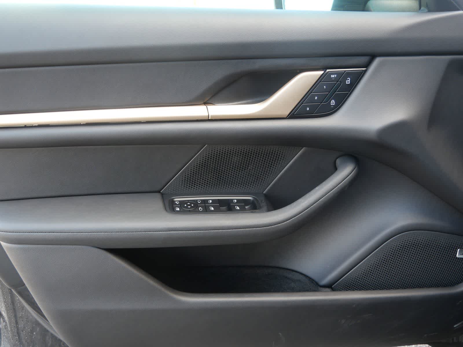 Thumbnail: 2025 Porsche Taycan - 9