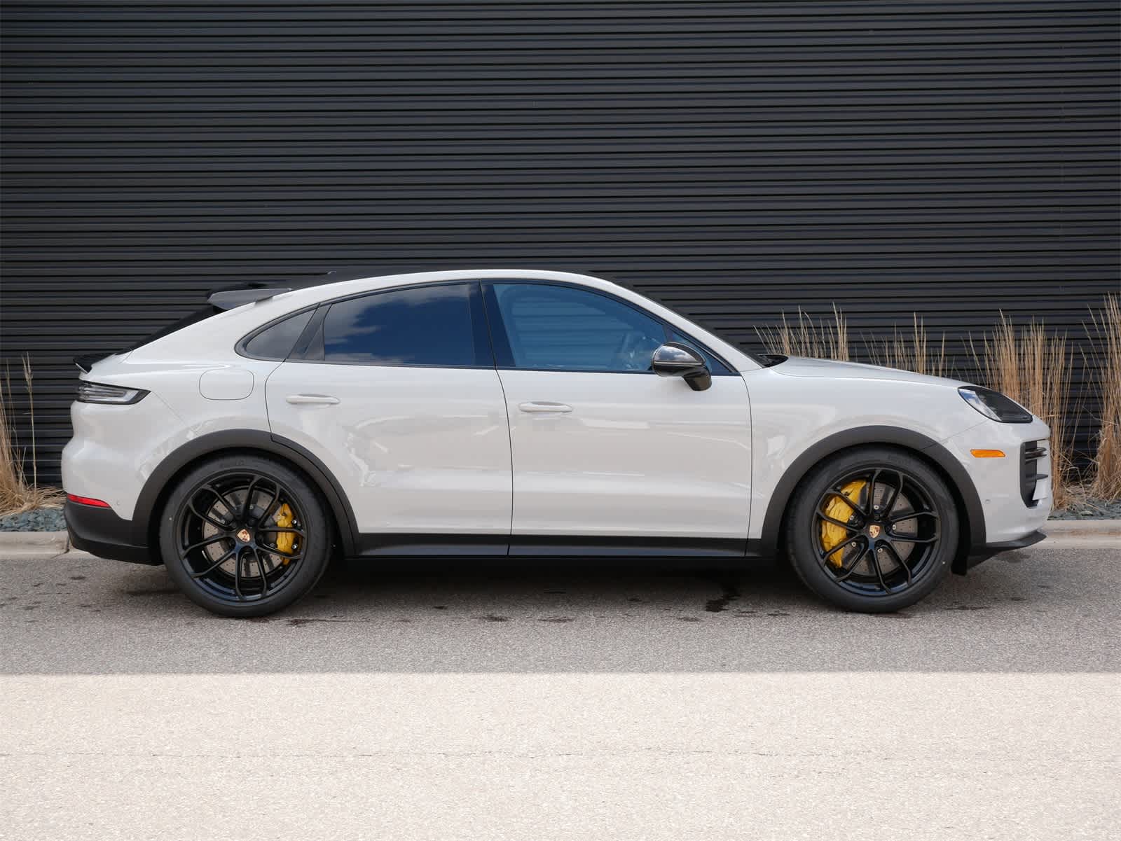 Thumbnail: 2025 Porsche Cayenne - 25