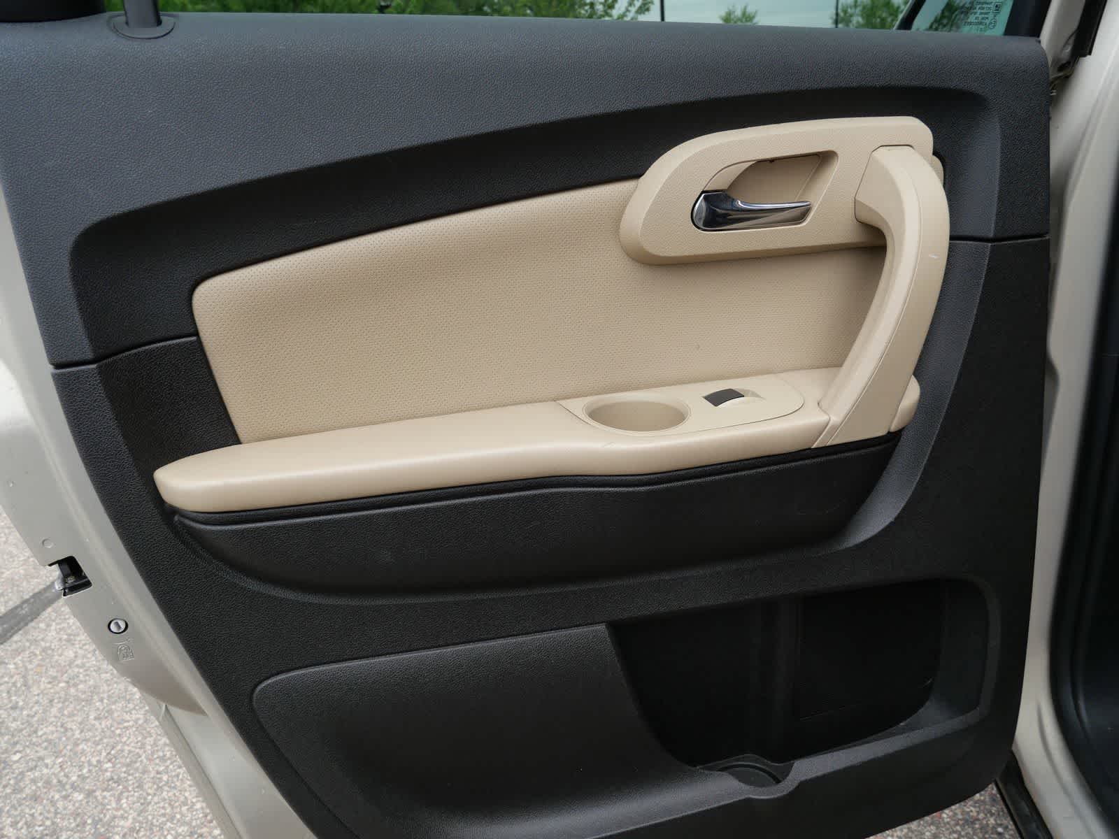 Thumbnail: 2011 Chevrolet Traverse - 12