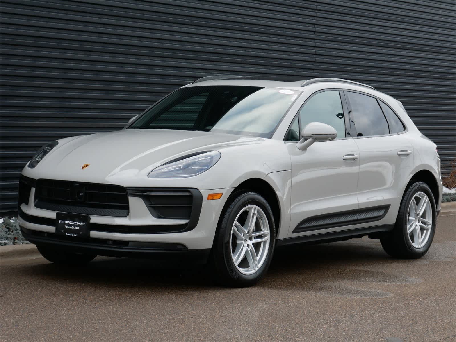 Thumbnail: 2025 Porsche Macan - 1