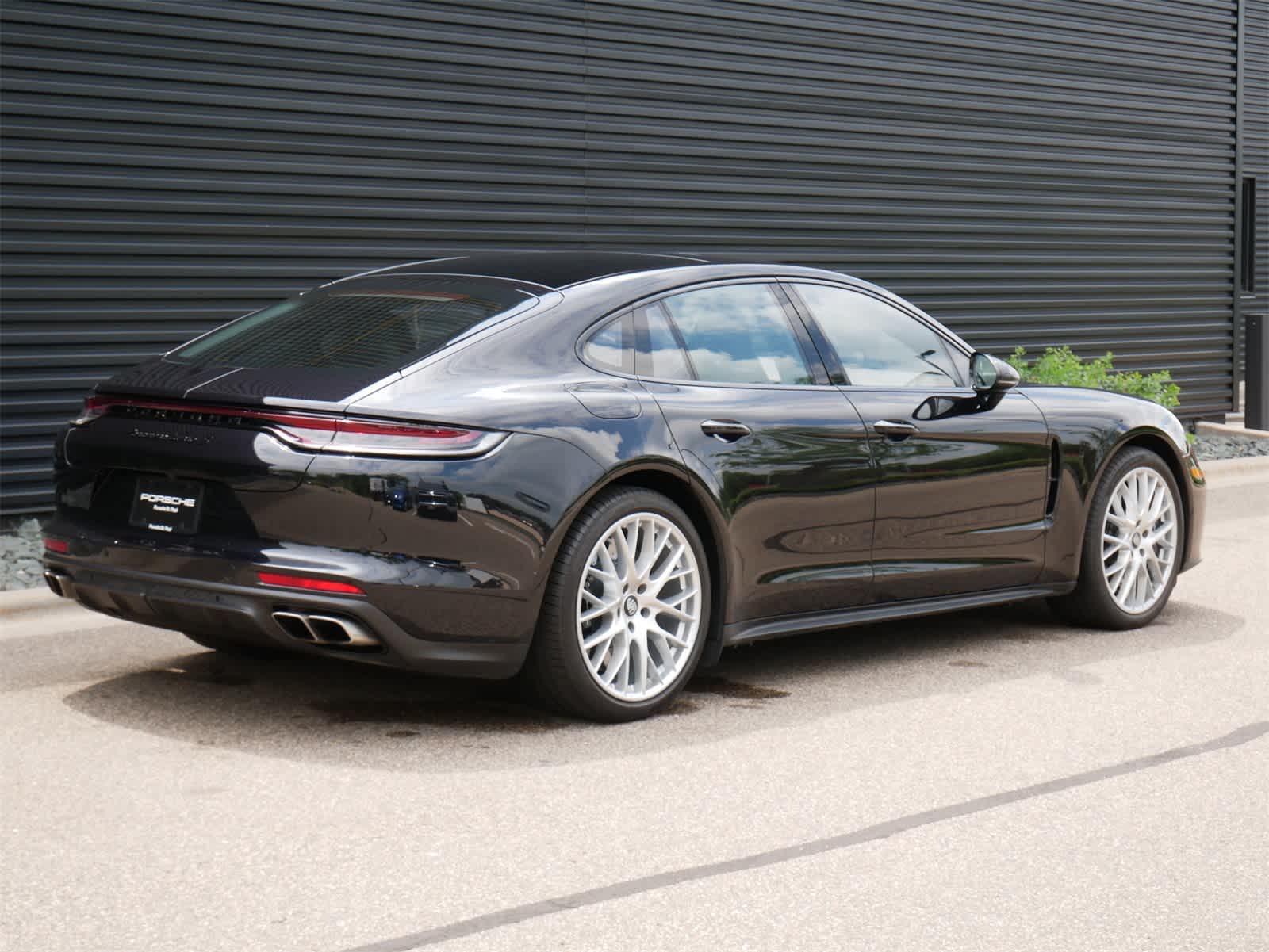 Thumbnail: 2021 Porsche Panamera - 25