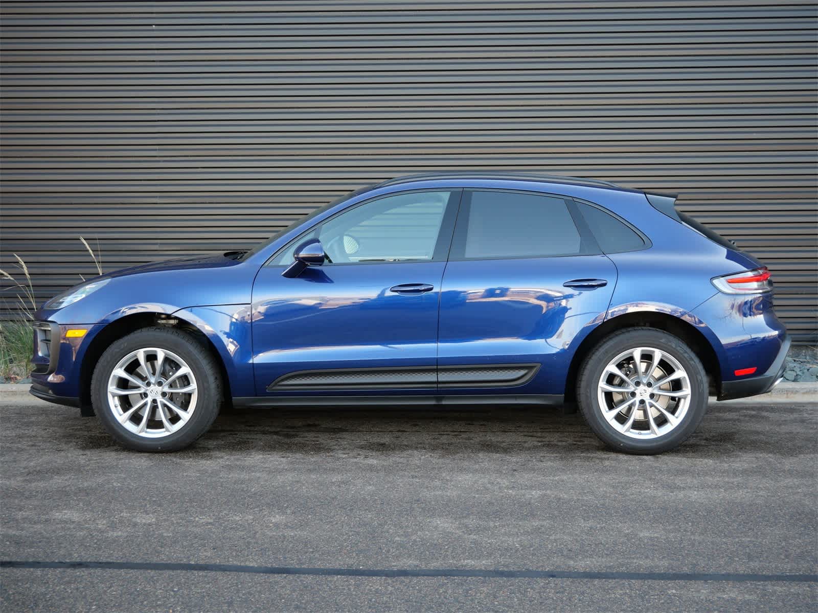 Thumbnail: 2025 Porsche Macan - 2