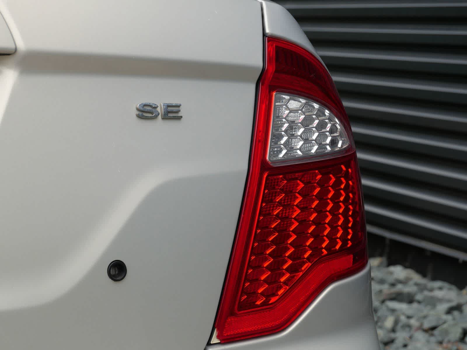 Thumbnail: 2010 Ford Fusion - 8
