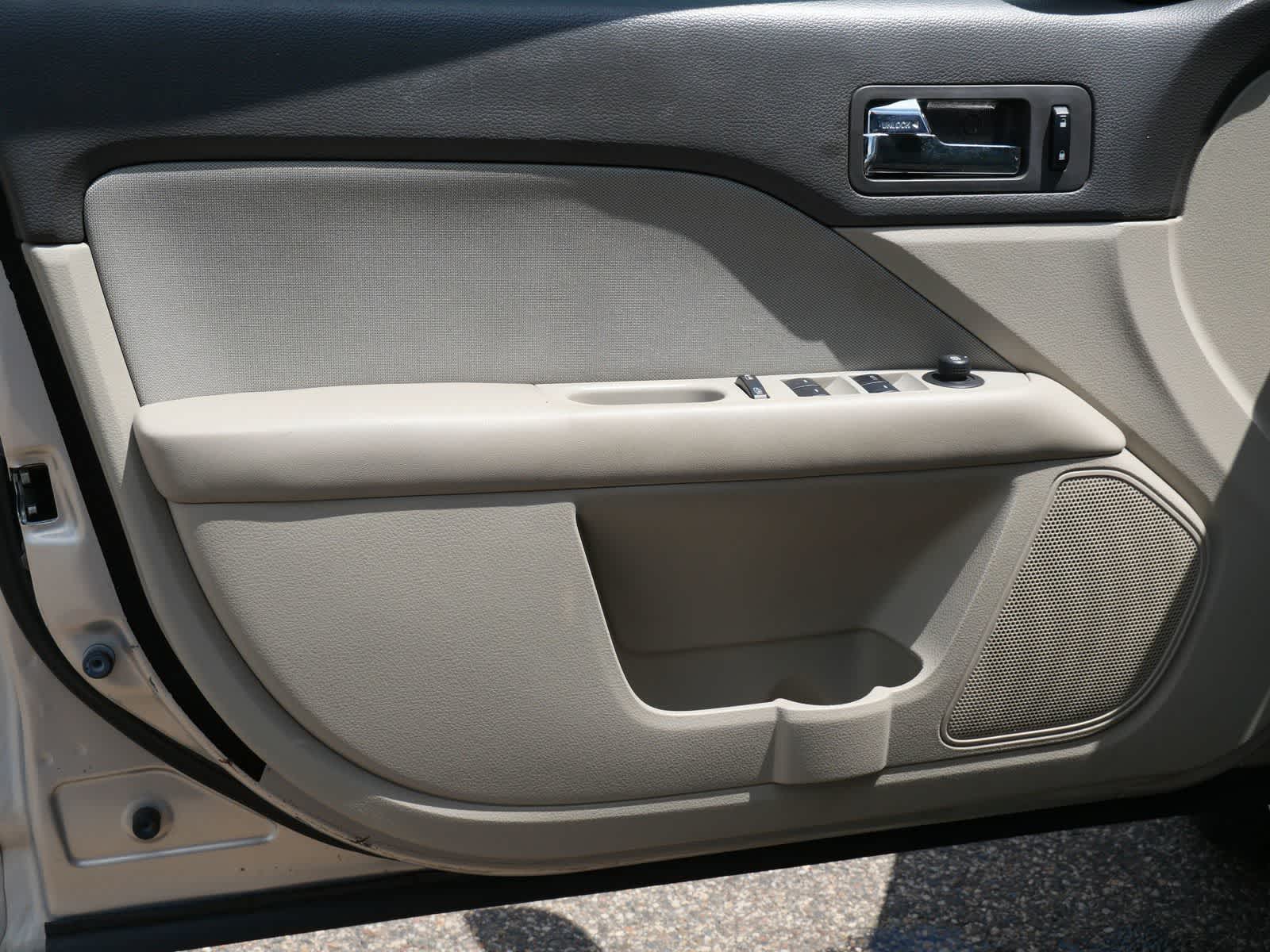 Thumbnail: 2010 Ford Fusion - 9