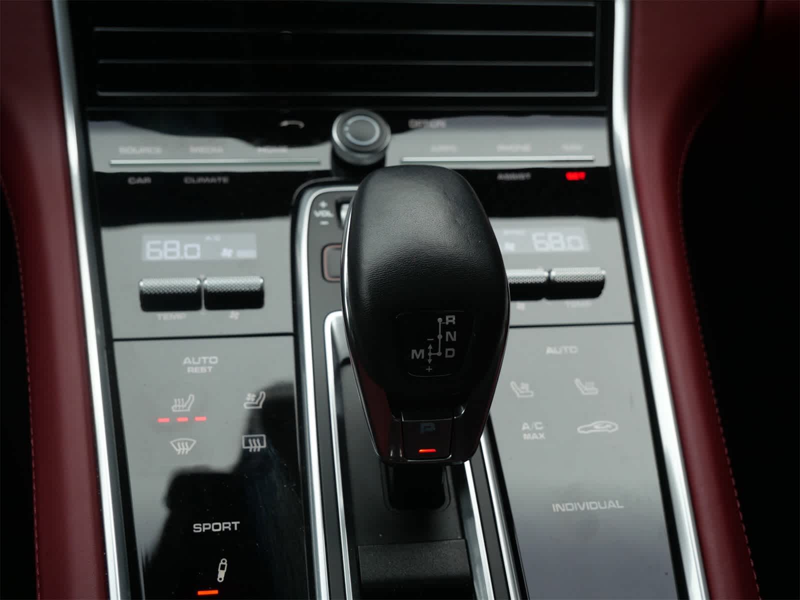 Thumbnail: 2019 Porsche Panamera - 25