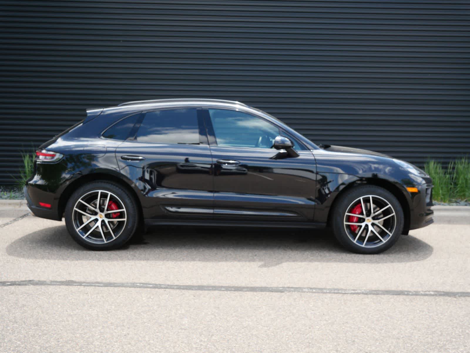 Thumbnail: 2025 Porsche Macan - 27