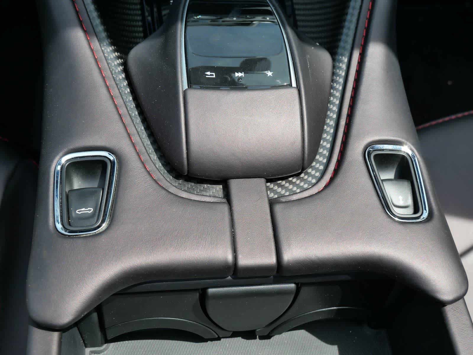 Thumbnail: 2023 Aston Martin DBS - 13