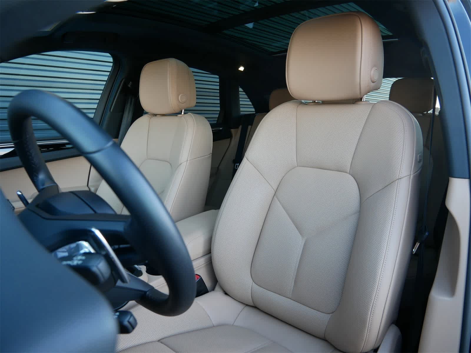 Thumbnail: 2025 Porsche Macan - 5