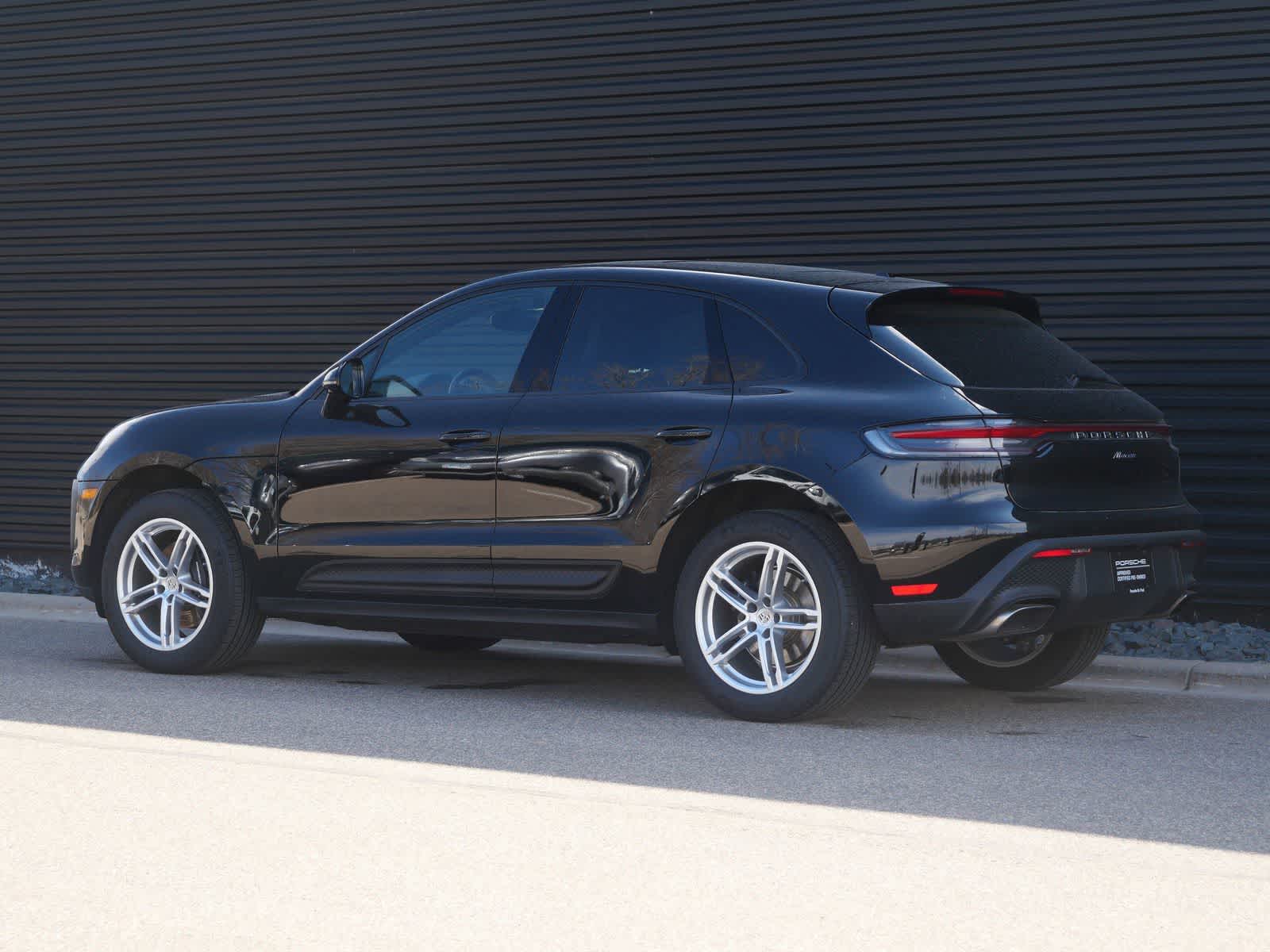 Thumbnail: 2025 Porsche Macan - 3