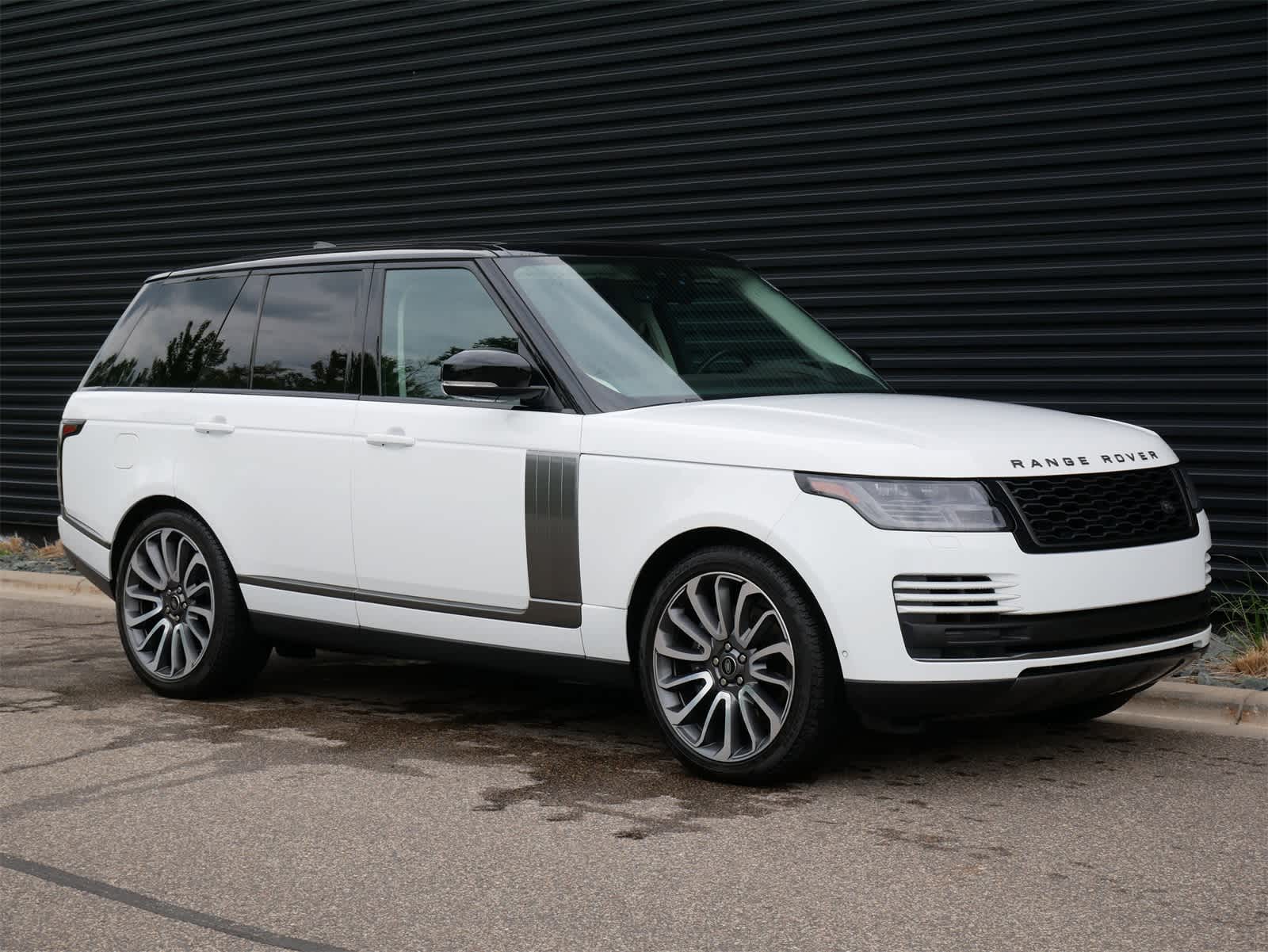 Thumbnail: 2021 Land Rover Range Rover - 28