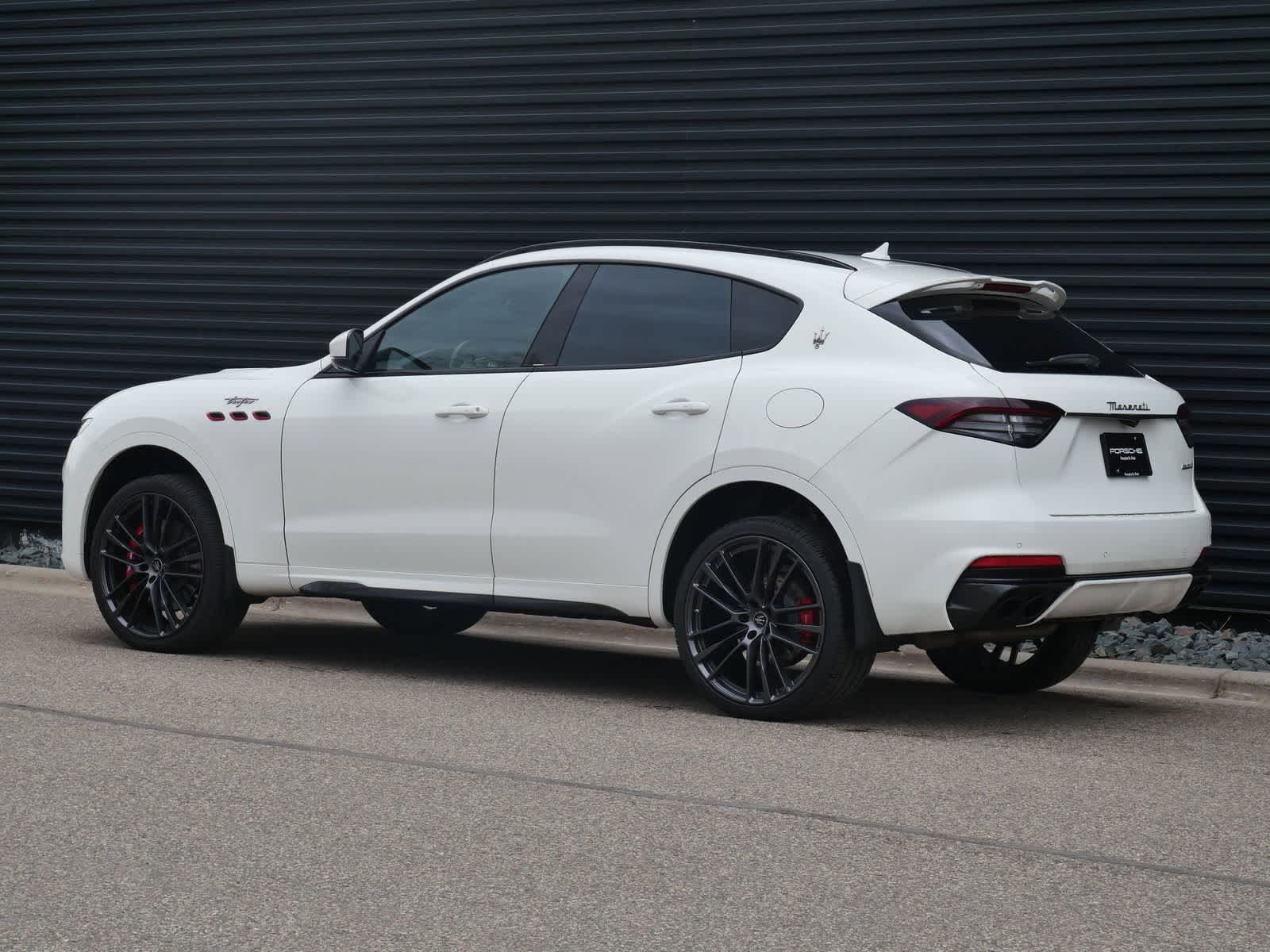 Thumbnail: 2022 Maserati Levante - 3