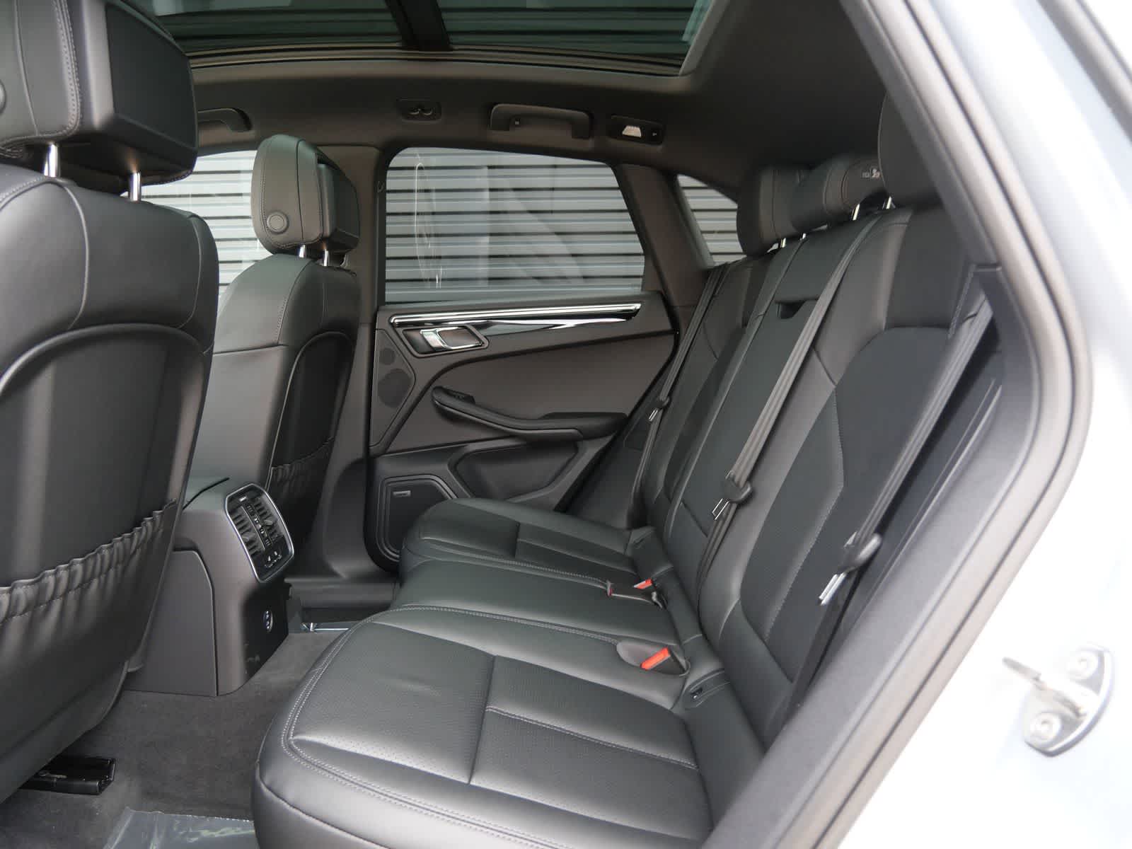 Thumbnail: 2026 Porsche Macan - 11