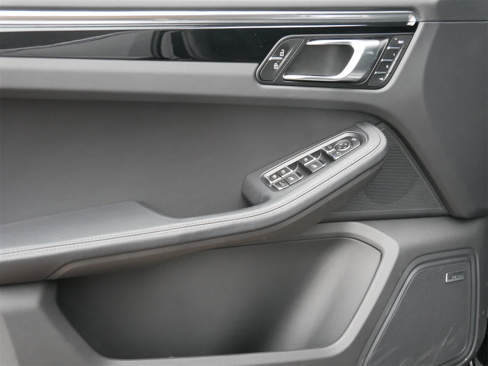 Thumbnail: 2025 Porsche Macan - 8