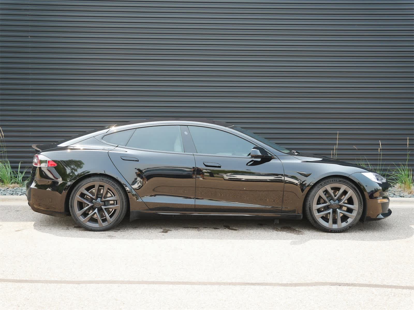 Thumbnail: 2022 Tesla Model S - 17