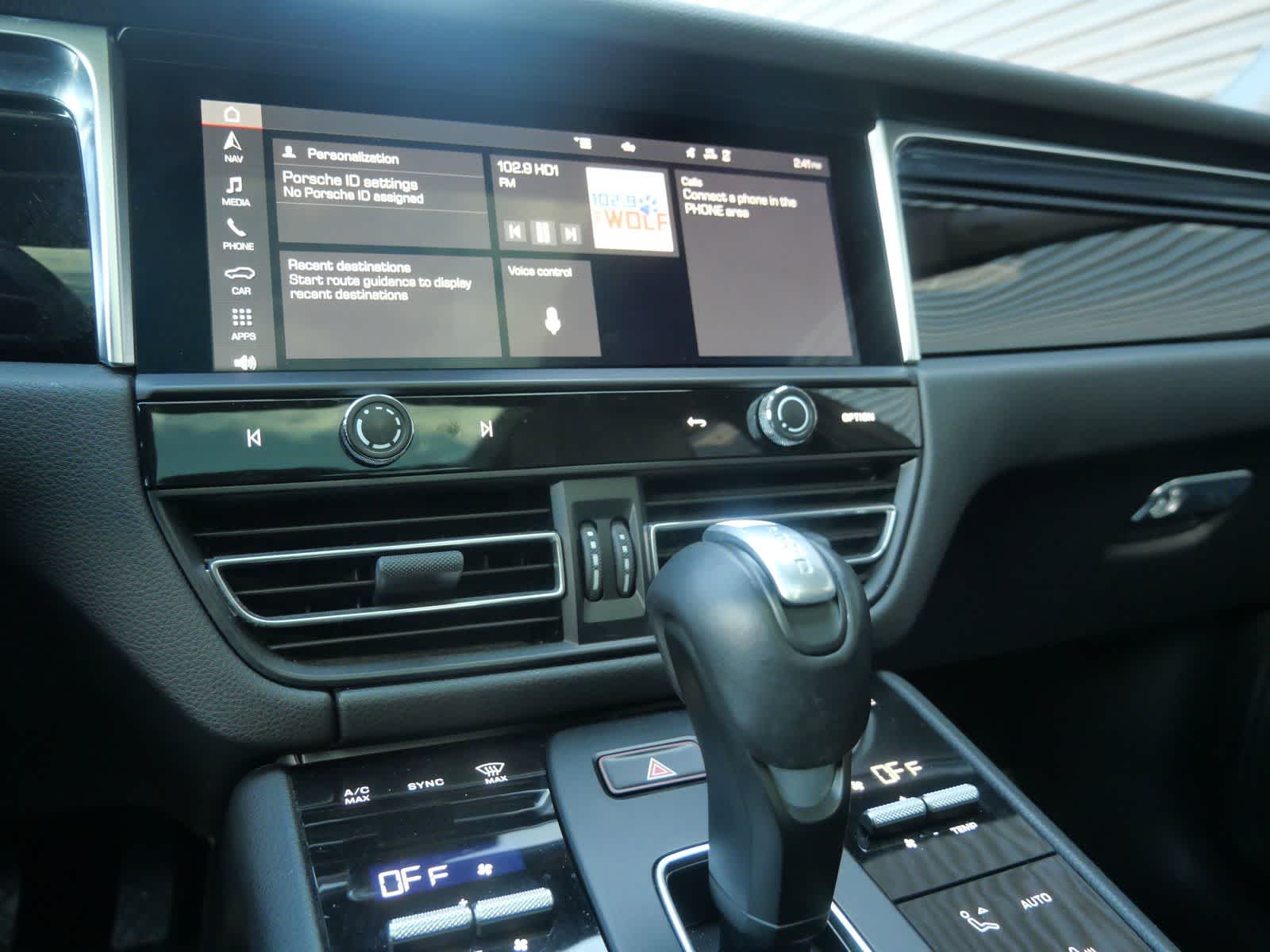 Thumbnail: 2023 Porsche Macan - 17