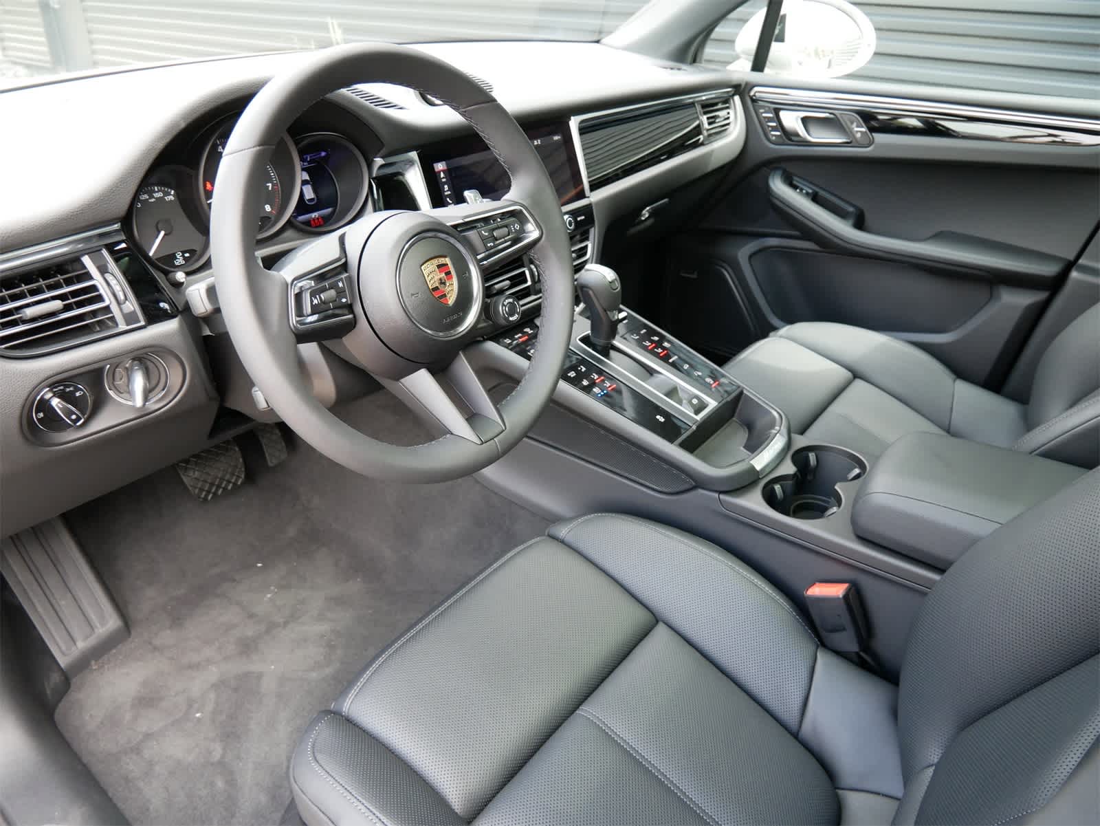 Thumbnail: 2025 Porsche Macan - 4